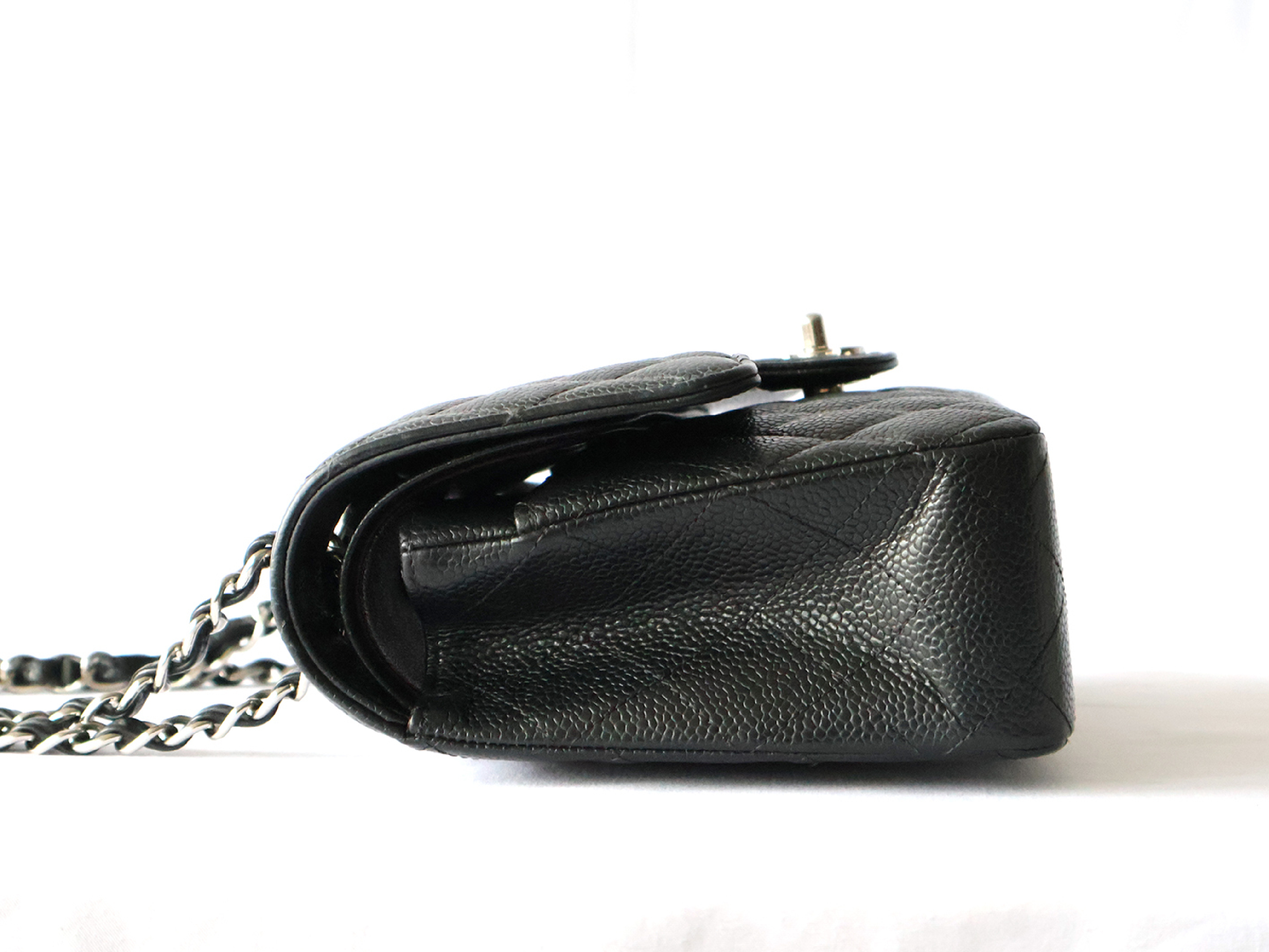 (with seal, serial number 31 series) Caviar leather Matelassé 25 W-flap W-chain shoulder bag, black. — view 6