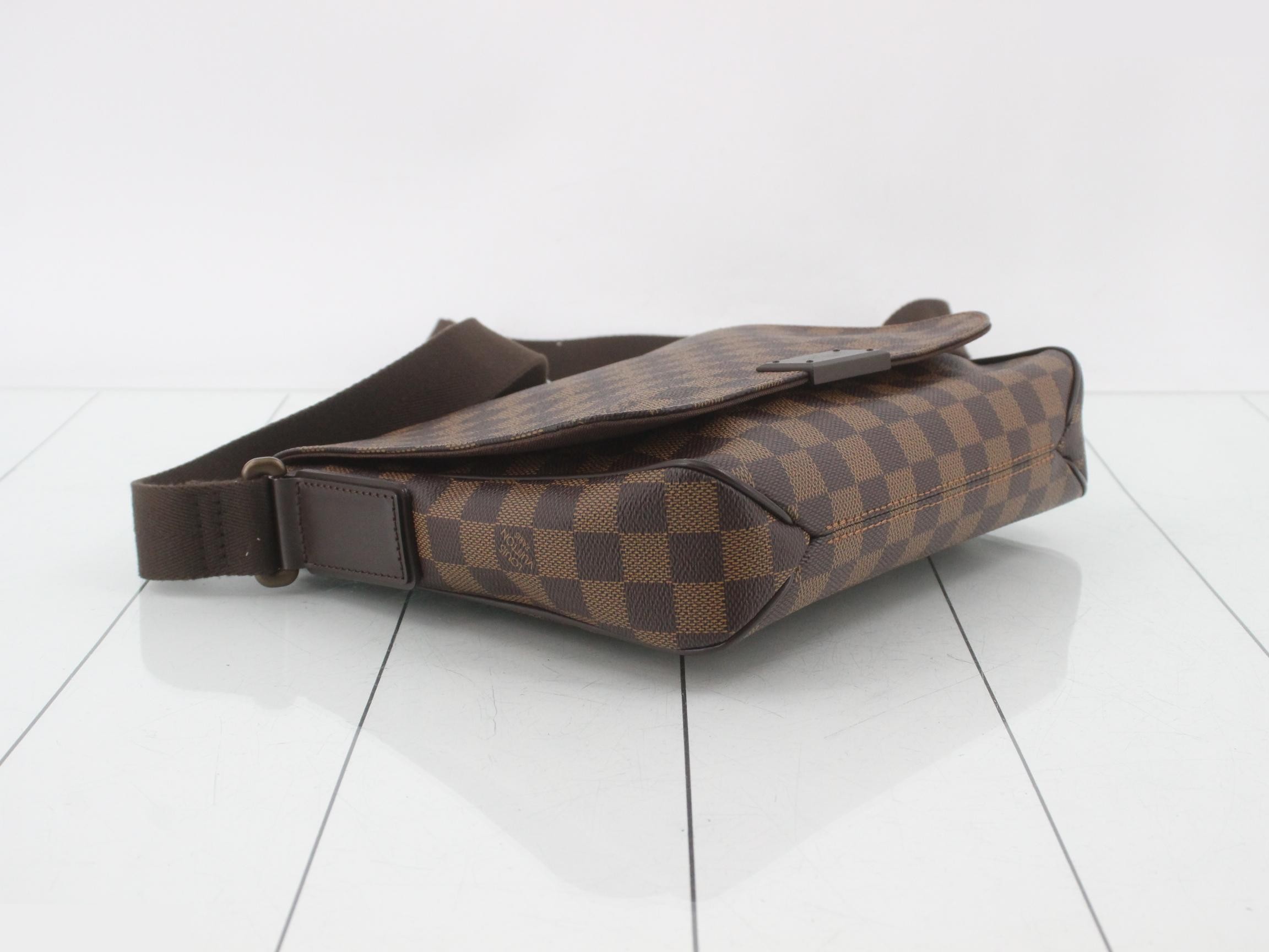 Damier District PM Shoulder Bag — view 5