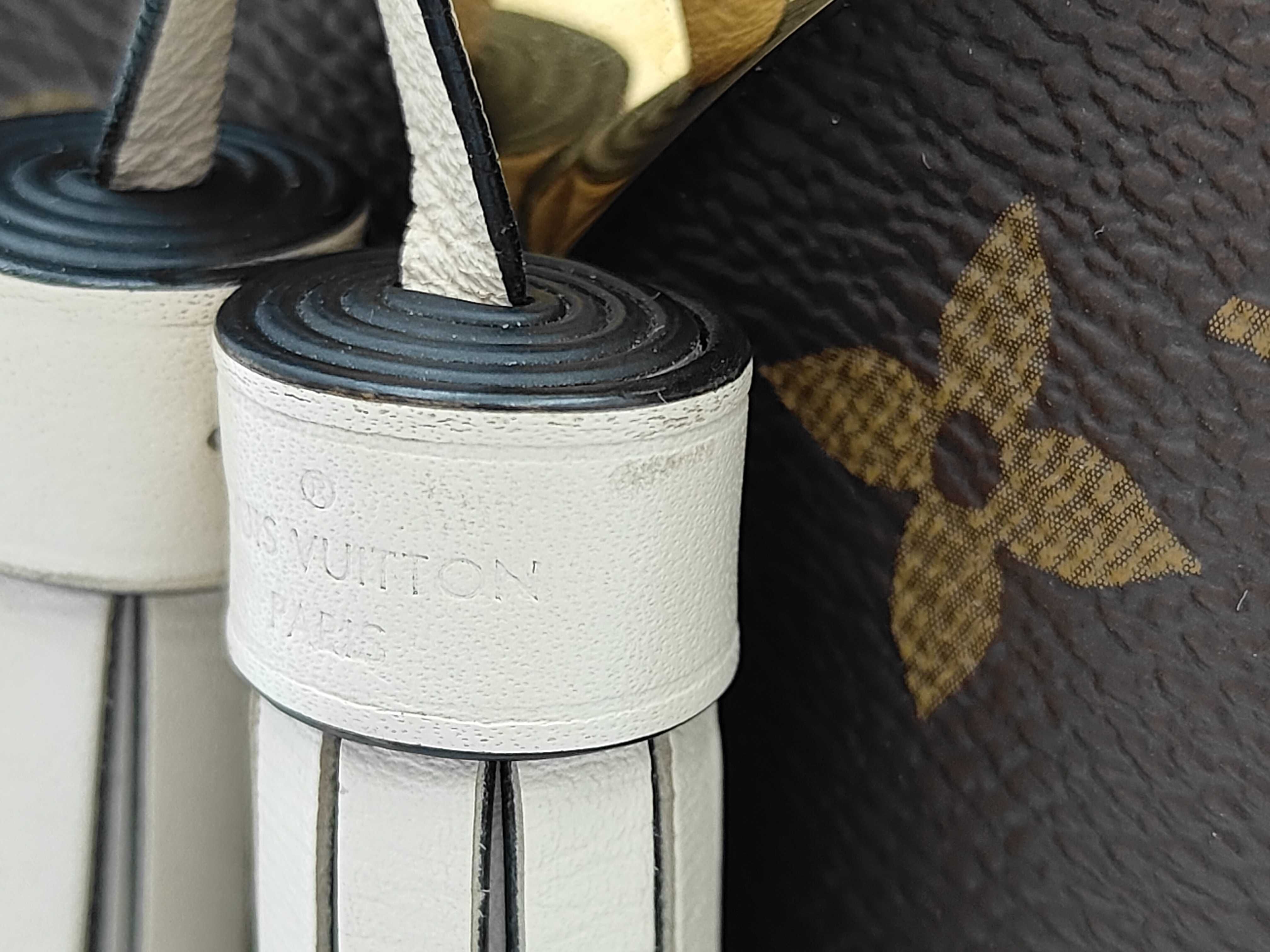 Monogram Louis Vuitton Monogram White Leather Camera Bag M43559 Shoulder Bag — view 15