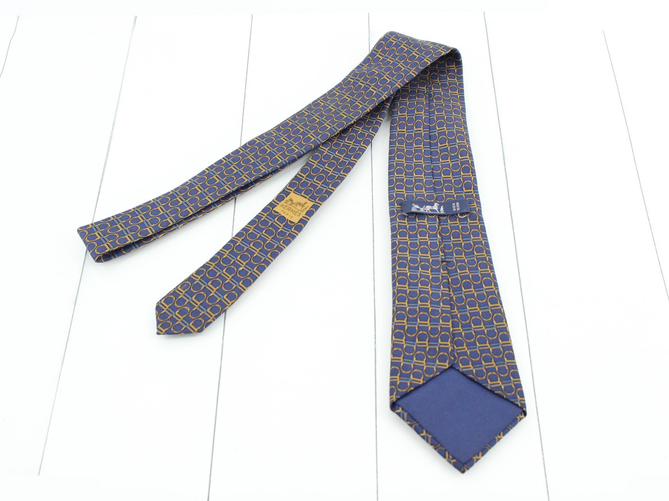 tie — view 2