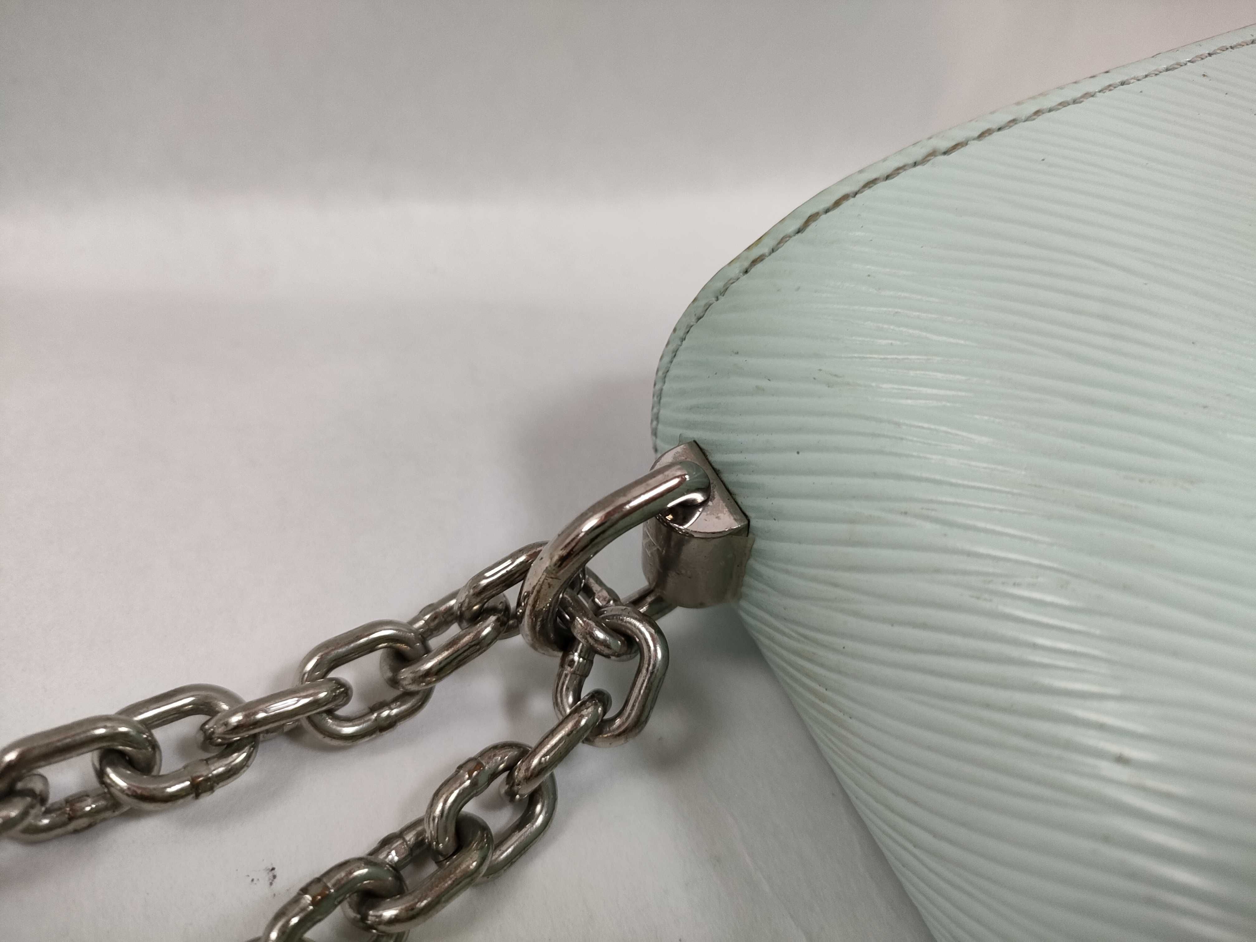 Epi Louis Vuitton Twist Shoulder Bag — view 5