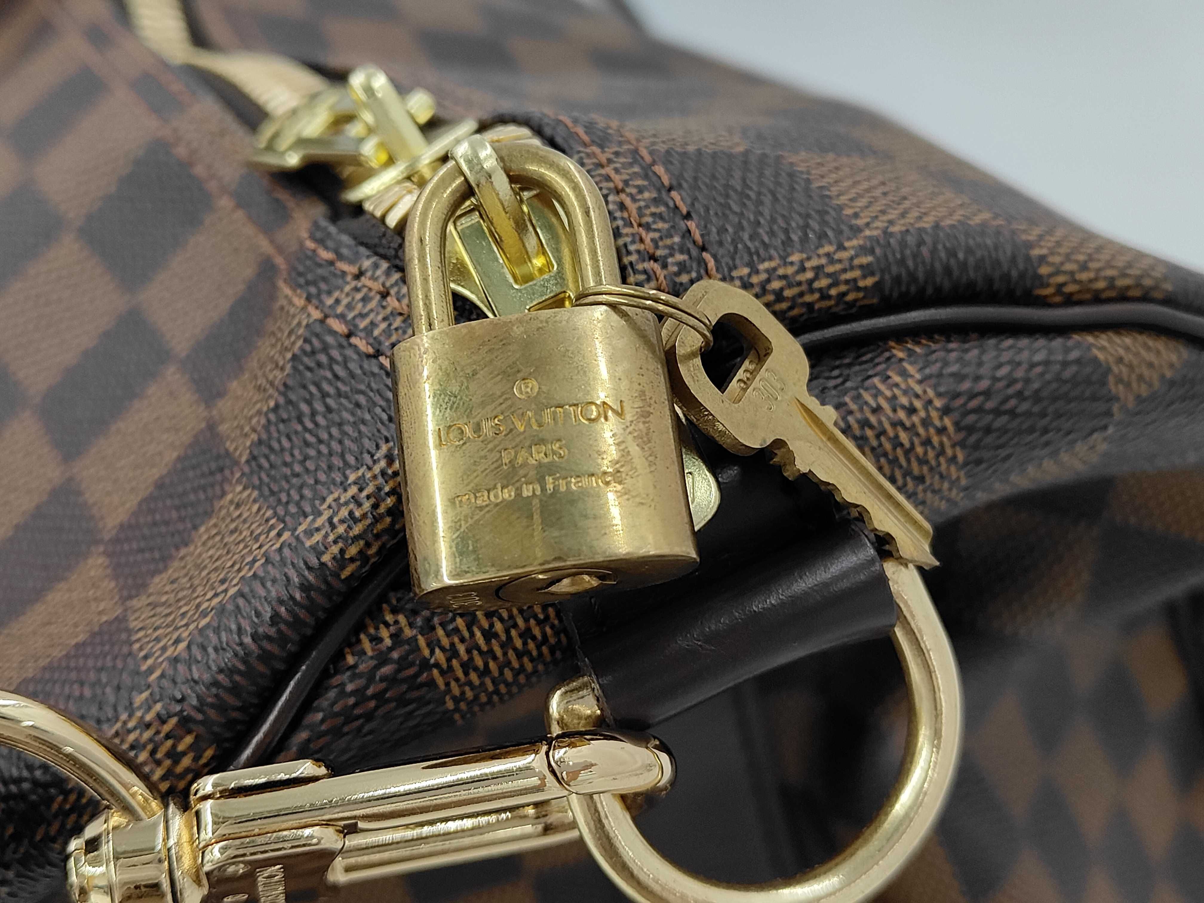 Damier Keepall Bandoulière 55 Boston Bag — view 4