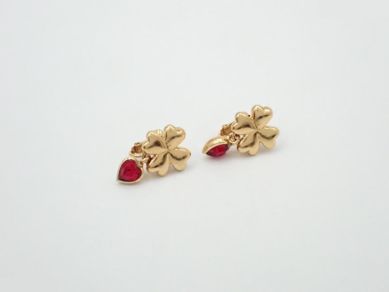 Four accessories: 3 necklaces and 1 pair of earrings. — view 3