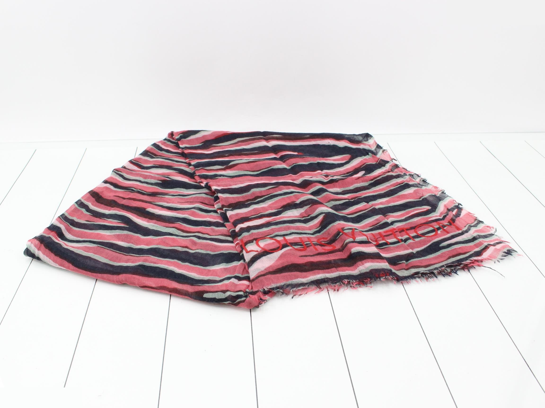 Cashmere and silk large stole, zebra print. — view 2