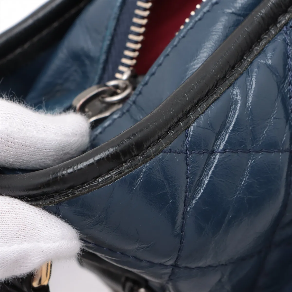 Gabriel de Chanel Vintage Calf Chain Shoulder Bag Navy x Black Gold x Silver Hardware No. 24 — view 13