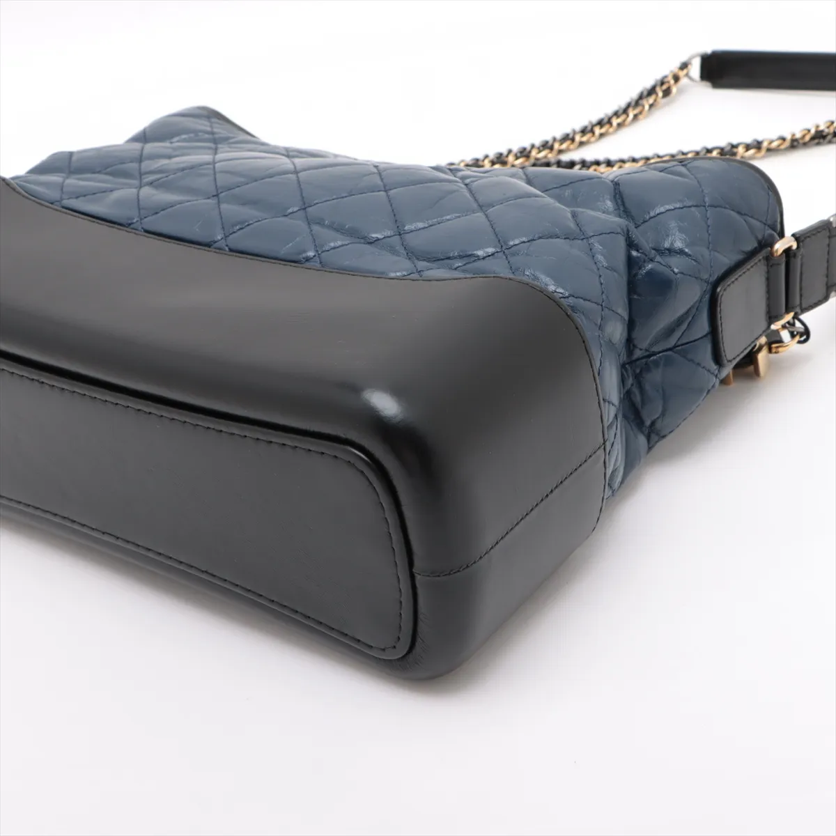 Gabriel de Chanel Vintage Calf Chain Shoulder Bag Navy x Black Gold x Silver Hardware No. 24 — view 3