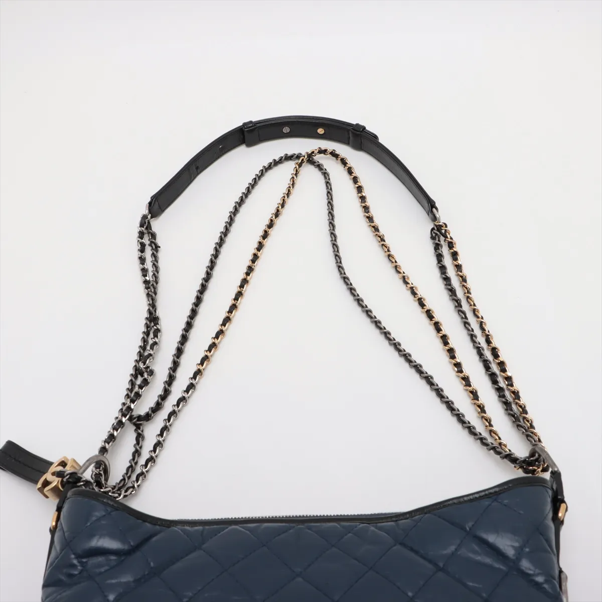 Gabriel de Chanel Vintage Calf Chain Shoulder Bag Navy x Black Gold x Silver Hardware No. 24 — view 6