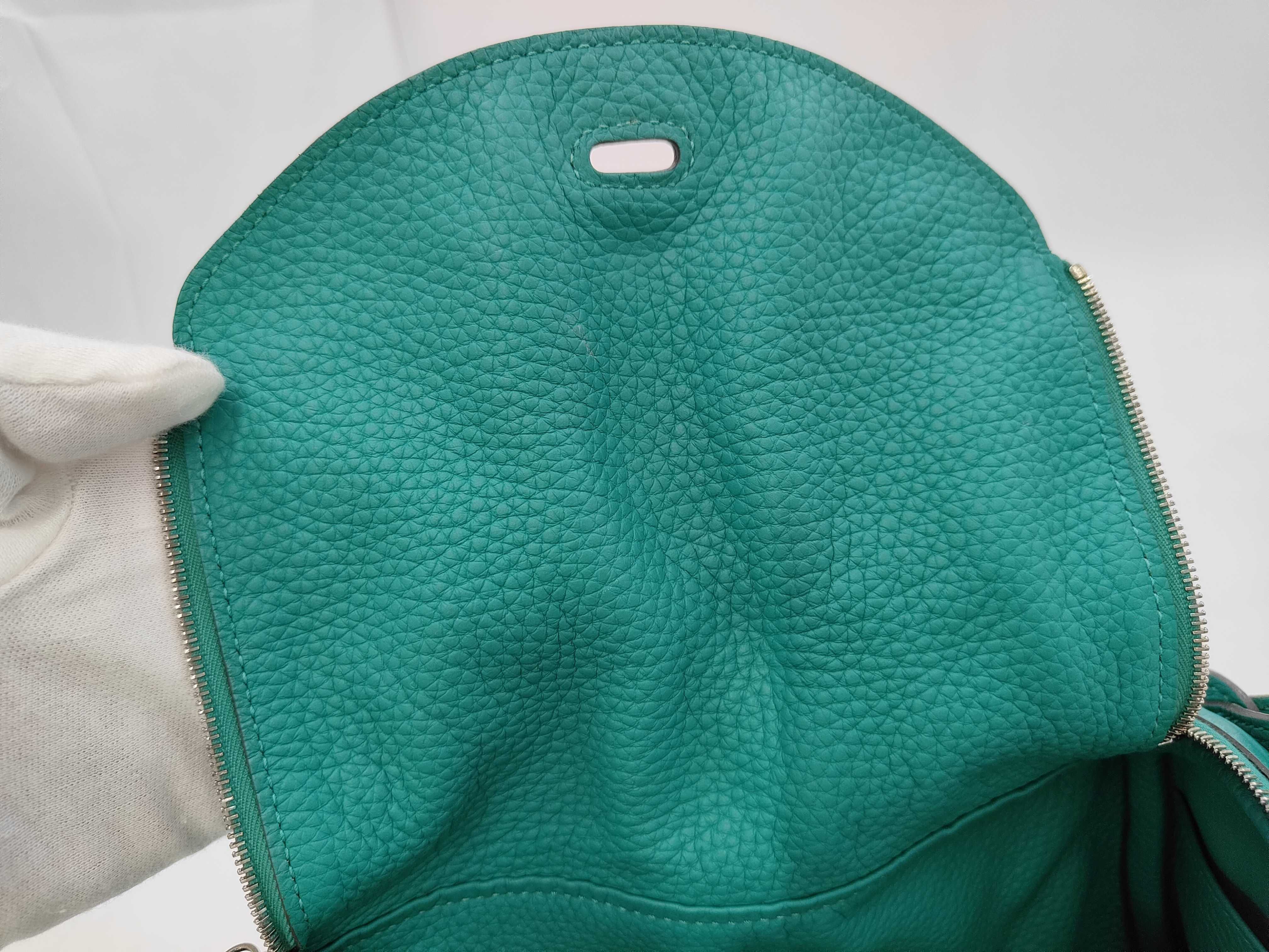 Lindy 26 handbag, Vert Vertigo, silver hardware, Taurillon Clemence leather, D stamp. — view 12