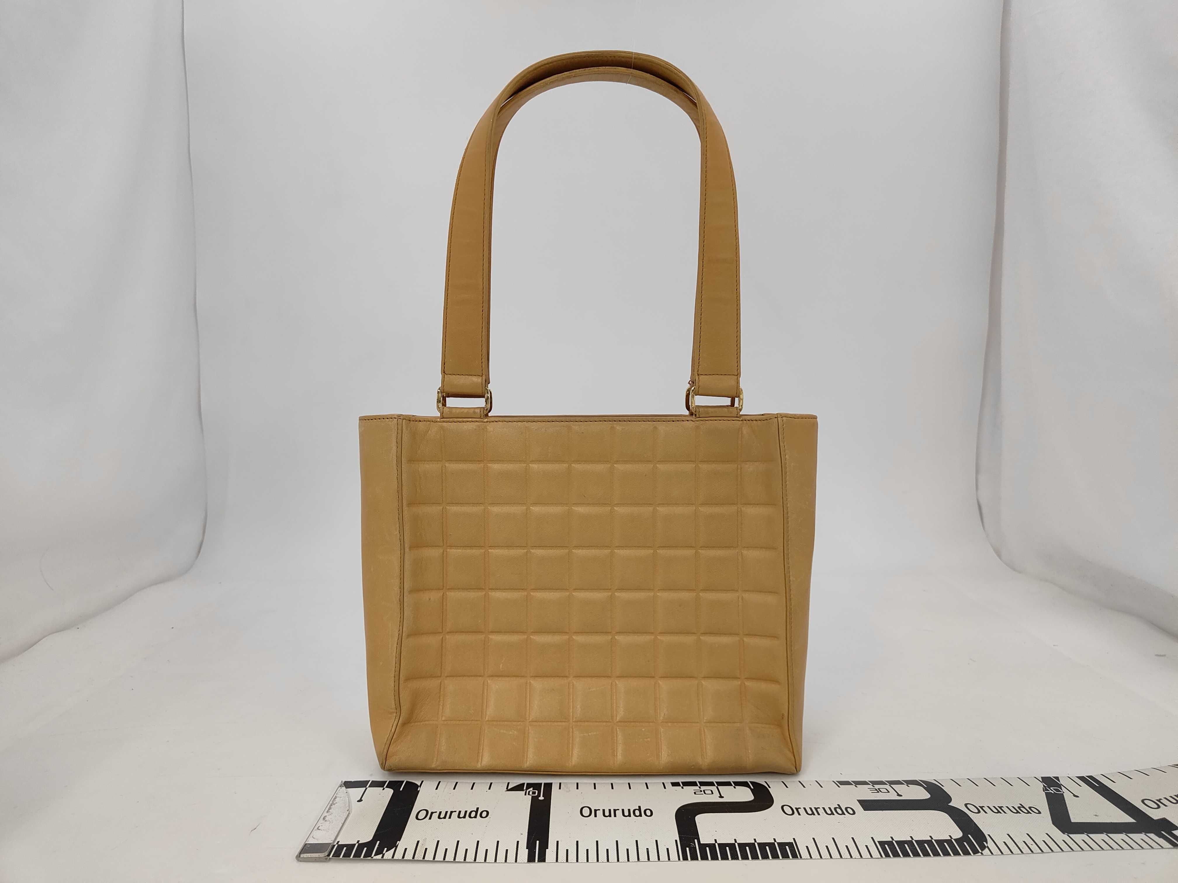 Leather Coco Mark Chocolate Bar Yellow Gold Hardware Shoulder Bag — view 2