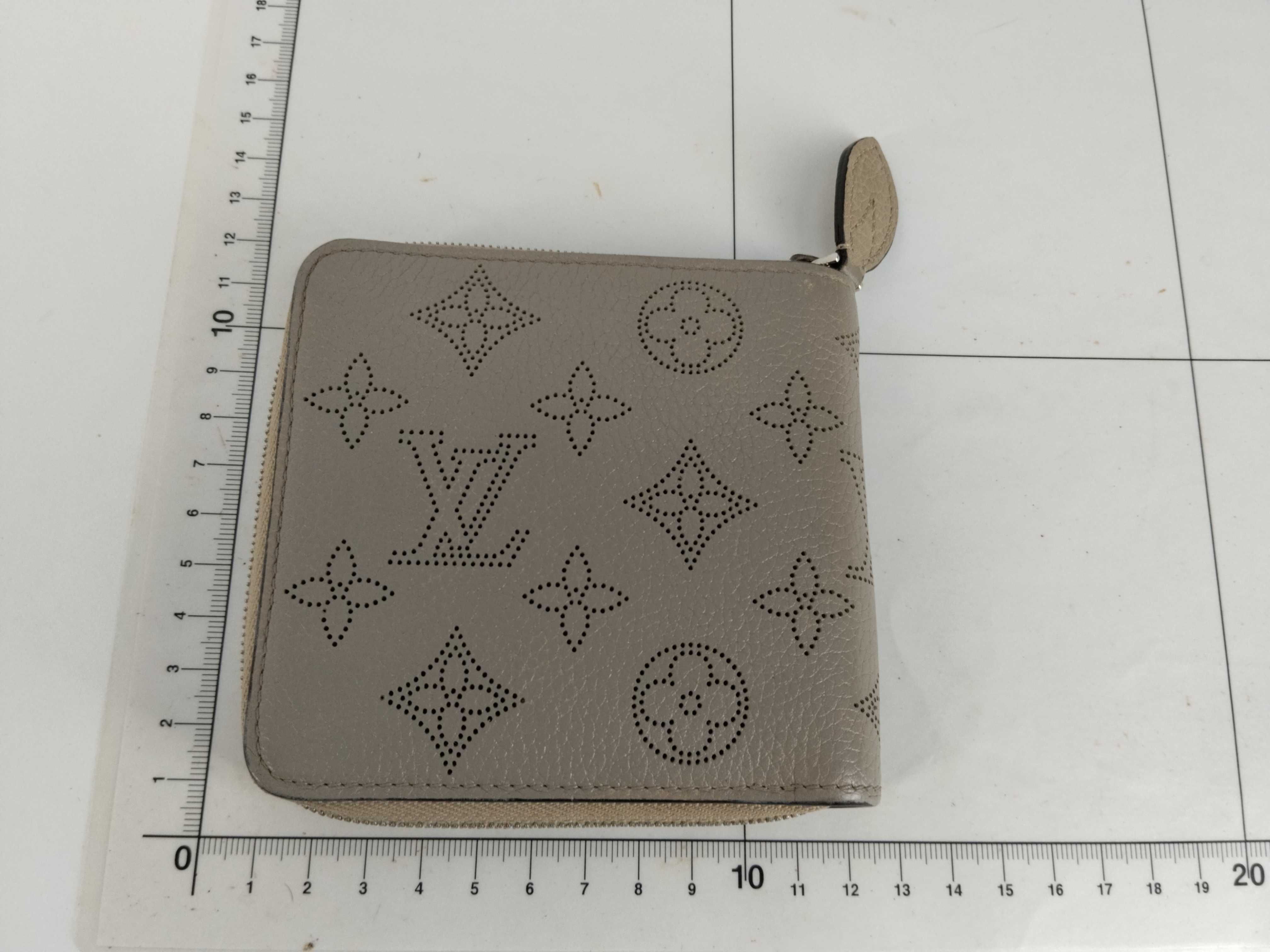 Mahina Louis Vuitton Zippy Compact Wallet Mahina Wallet — view 2