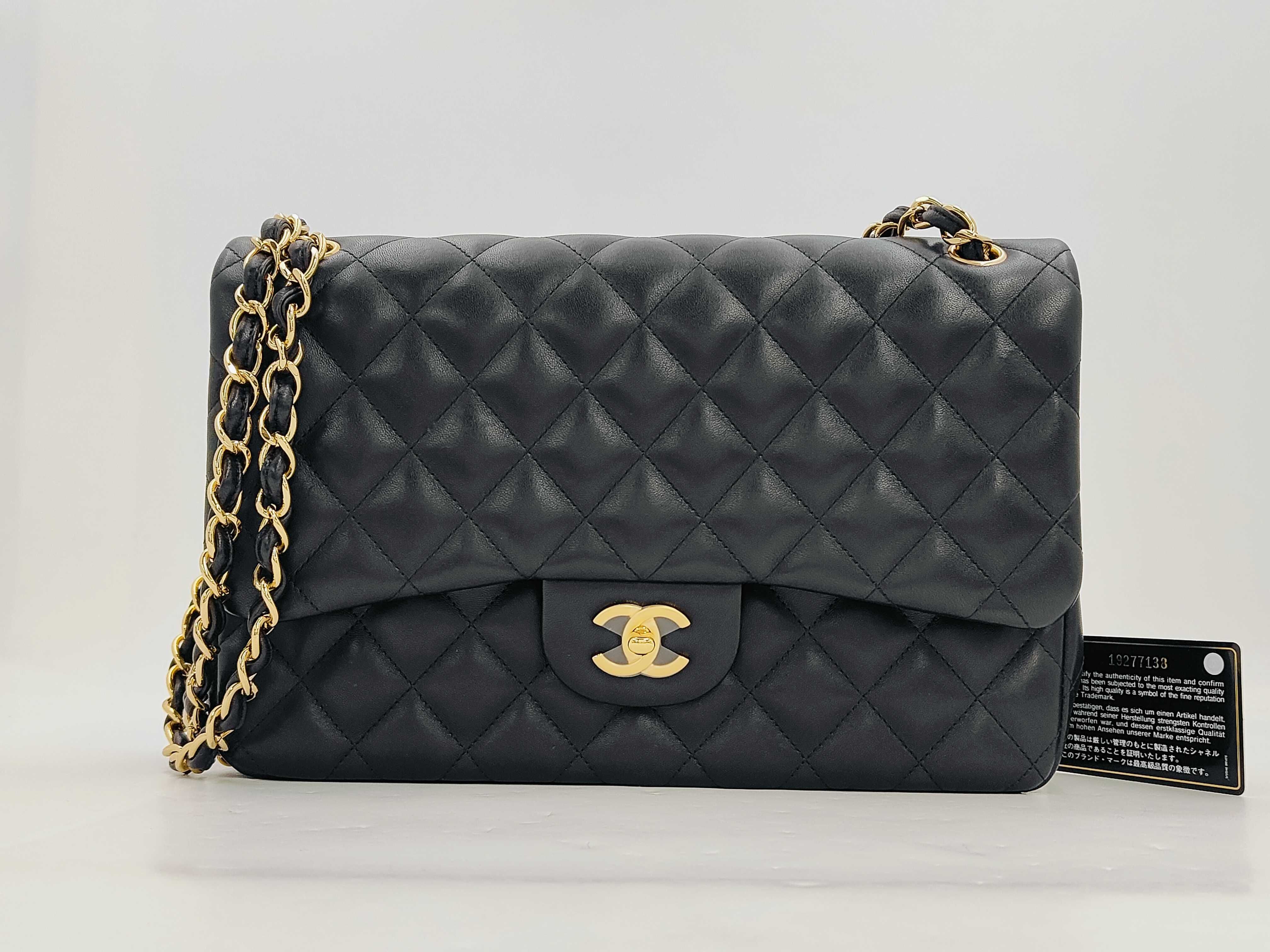 Classic Flap Black Quilted Lambskin Jumbo Shoulder Bag (No. 19) with Gold Hardware