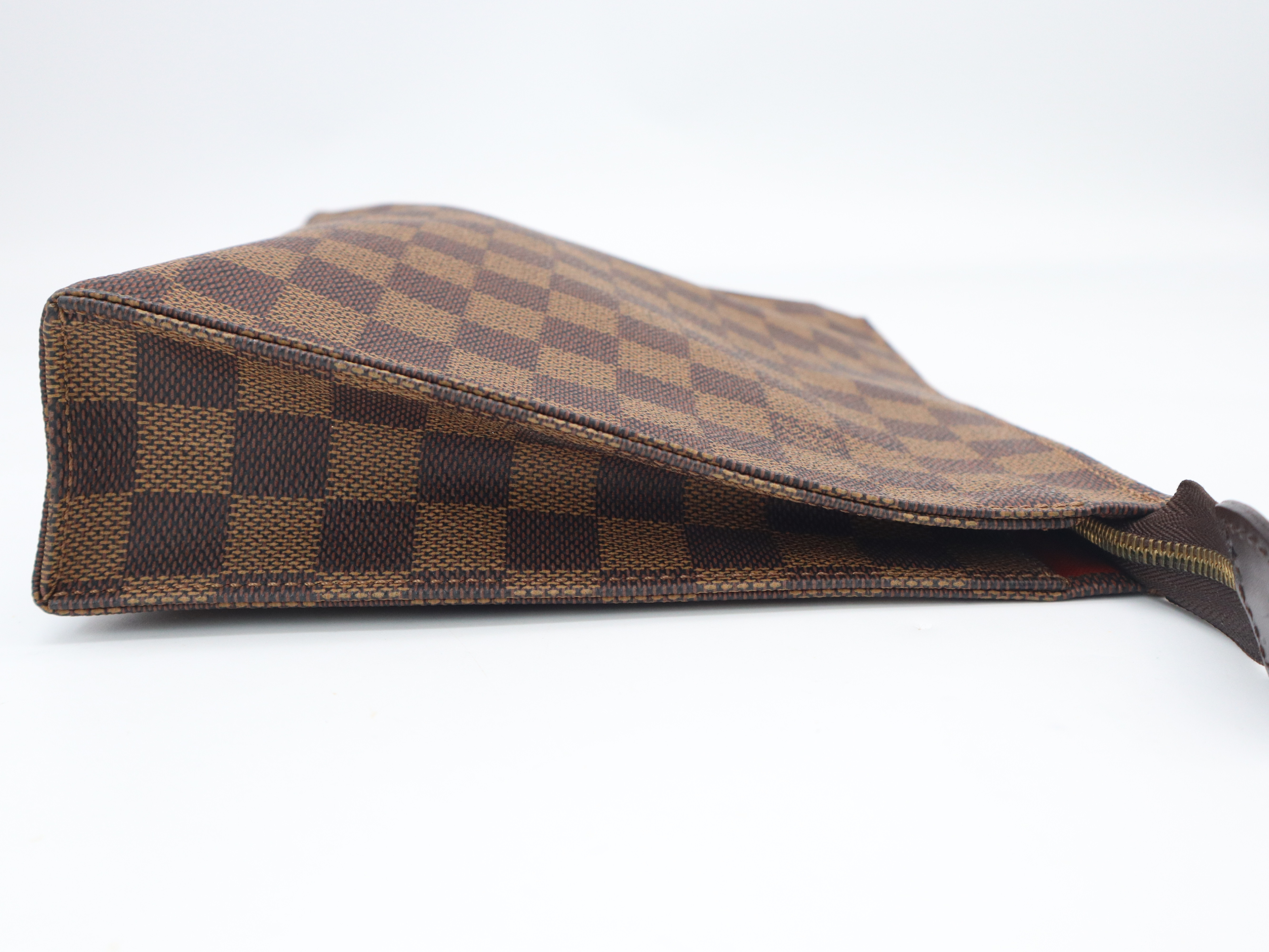 N47543 Damier Poche Toilette 26 Clutch Bag — view 4