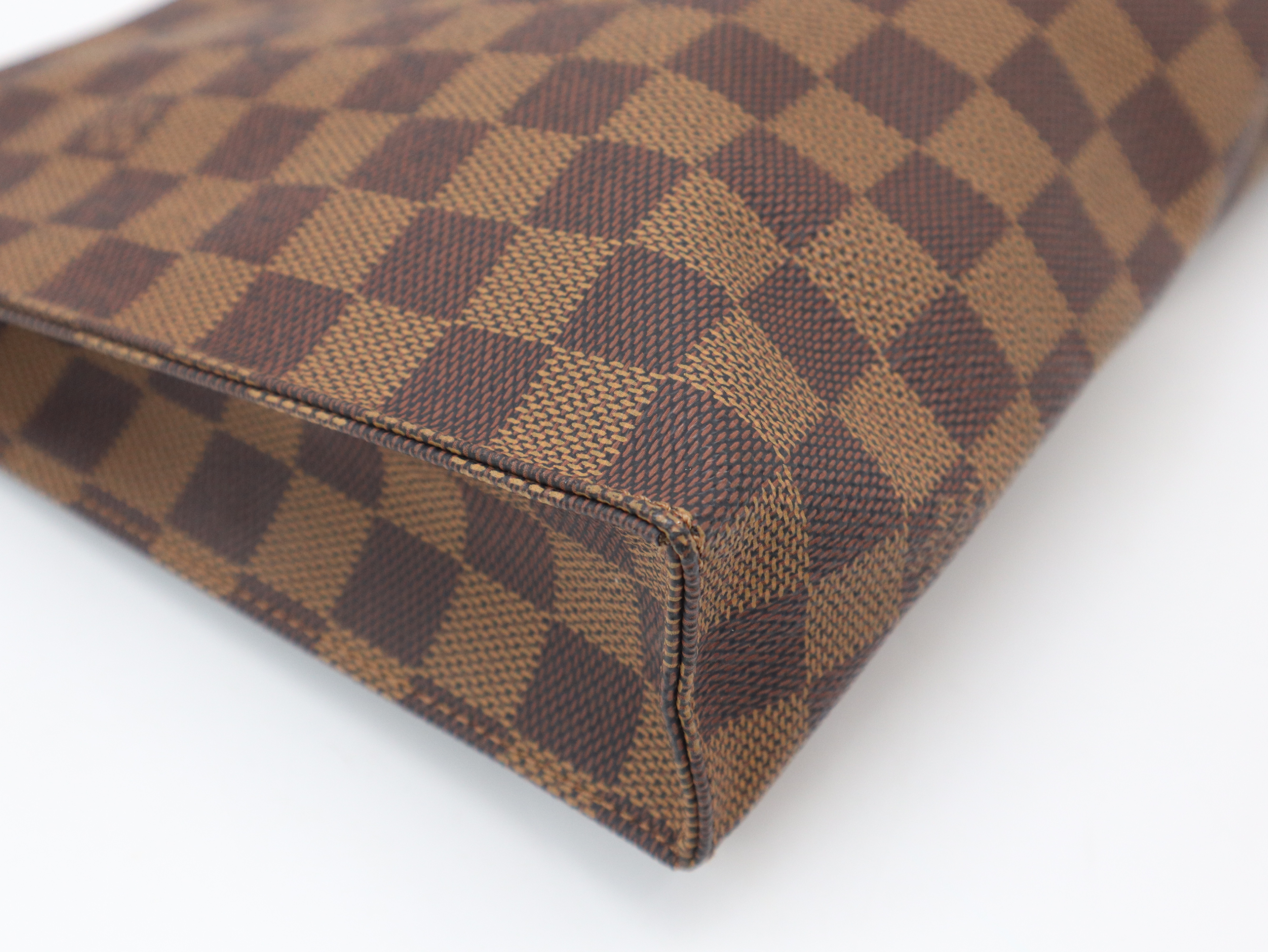 N47543 Damier Poche Toilette 26 Clutch Bag — view 6