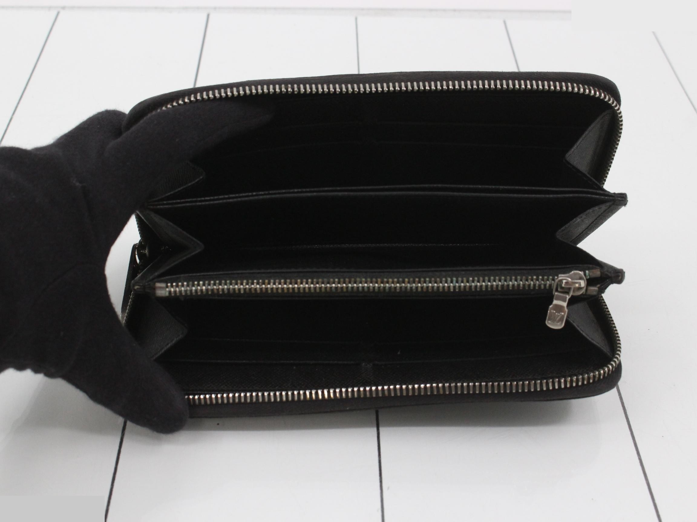 Epi Zippy Wallet Noir Round Zipper Long Wallet — view 4