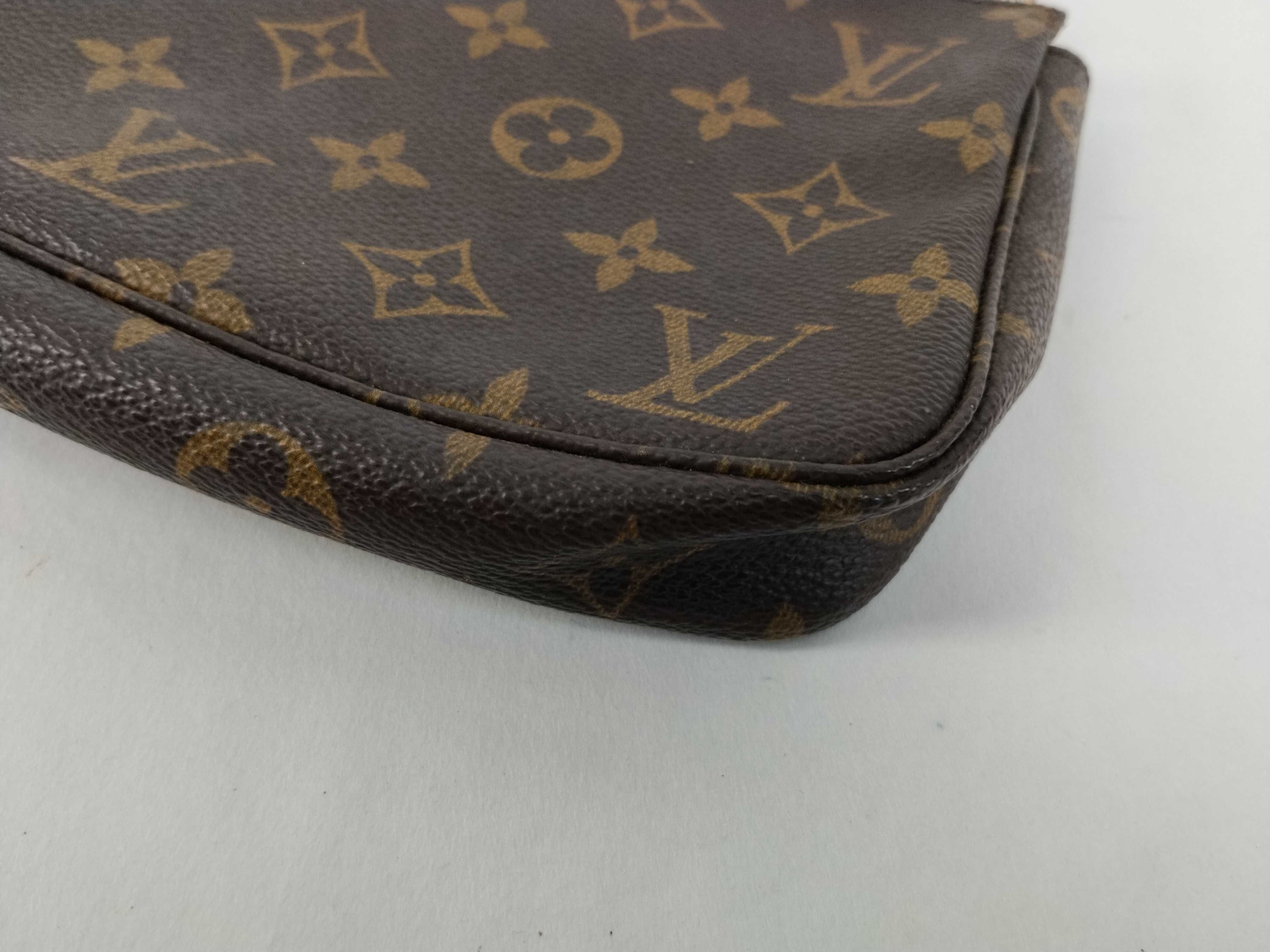 Monogram LV Accessoires Pouch — view 6