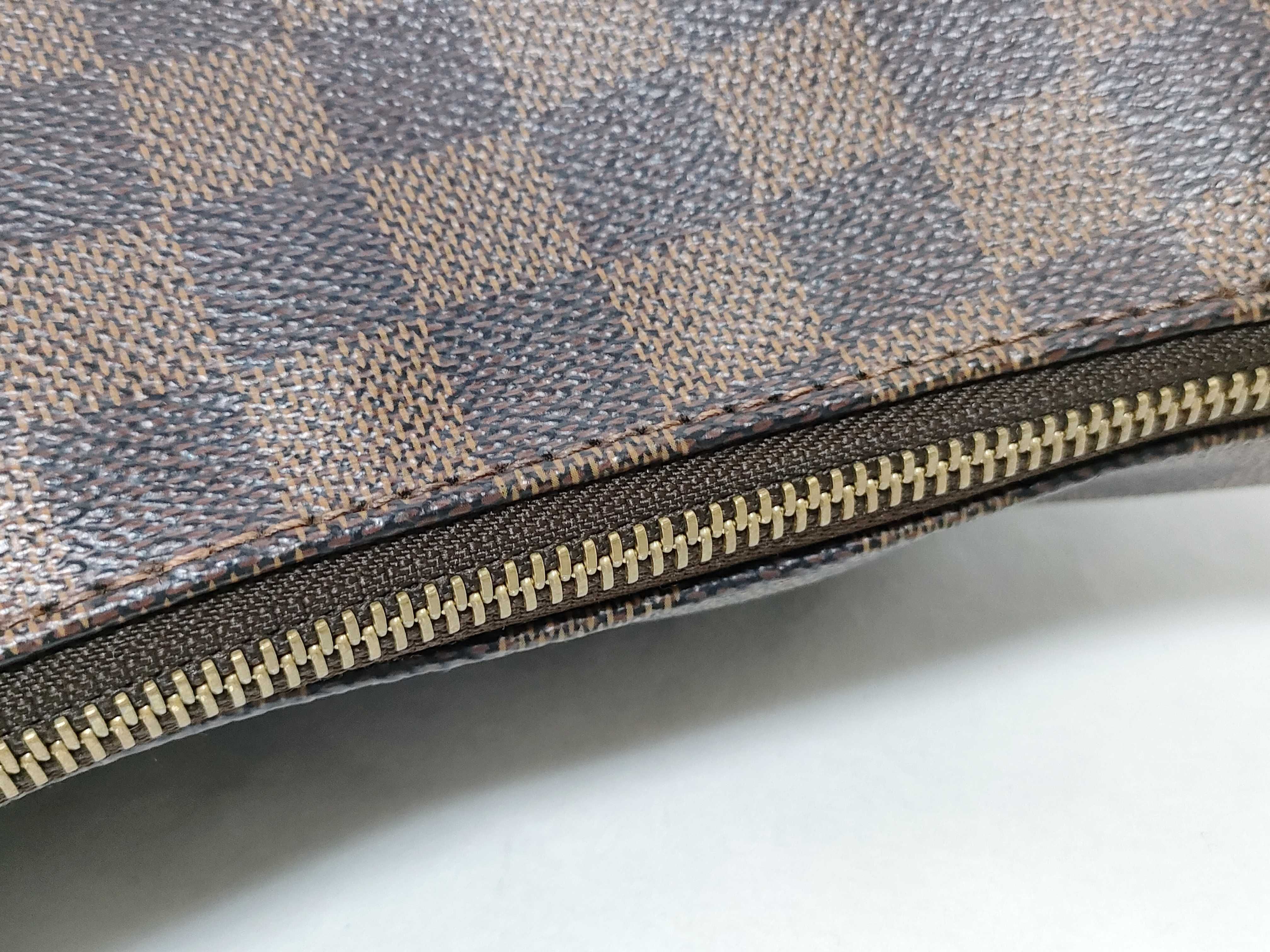 Damier LV Damier Bloomsbury Shoulder Bag — view 6