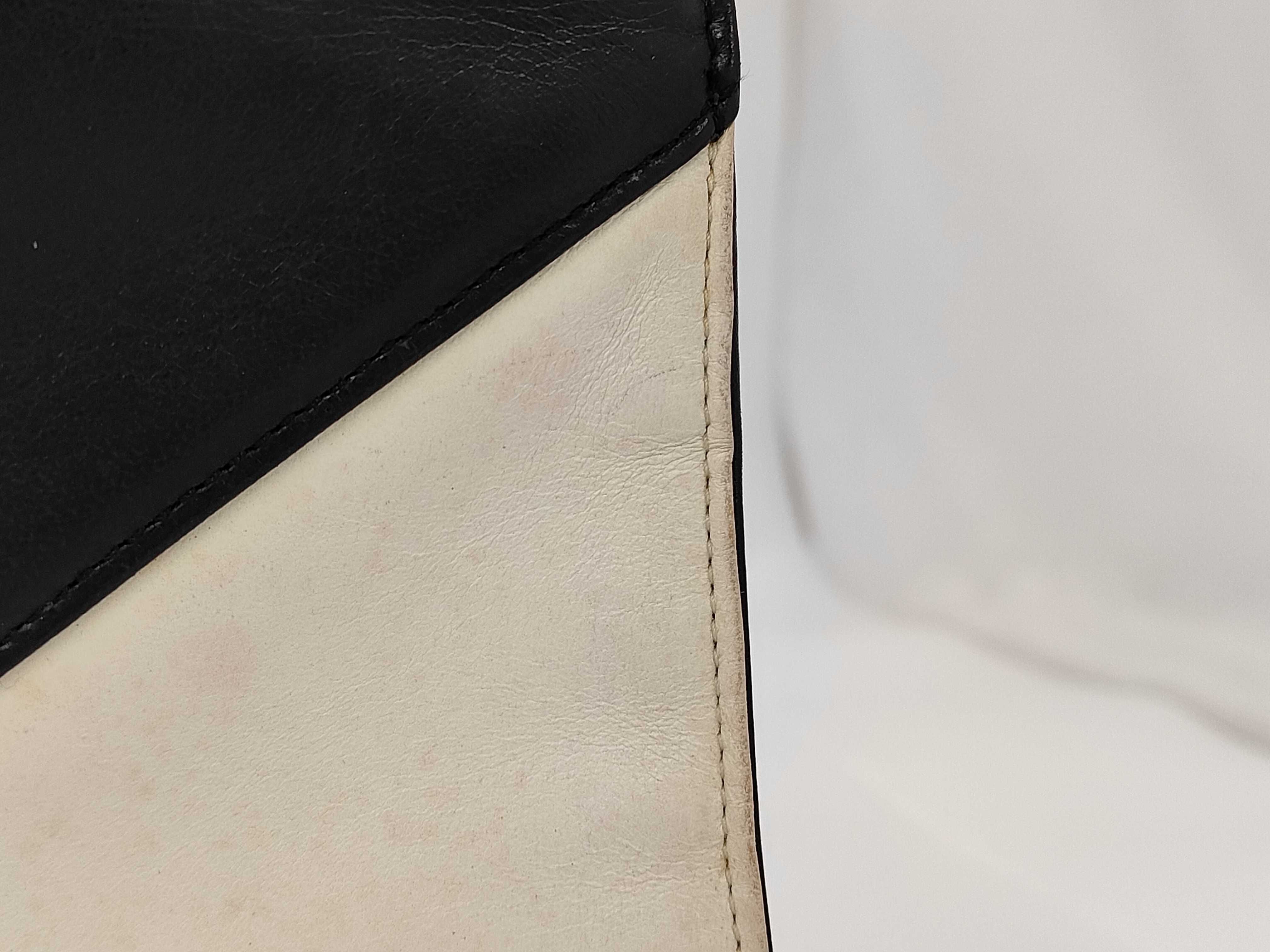Chain Coco Mark Turnlock Shoulder Bag — view 3