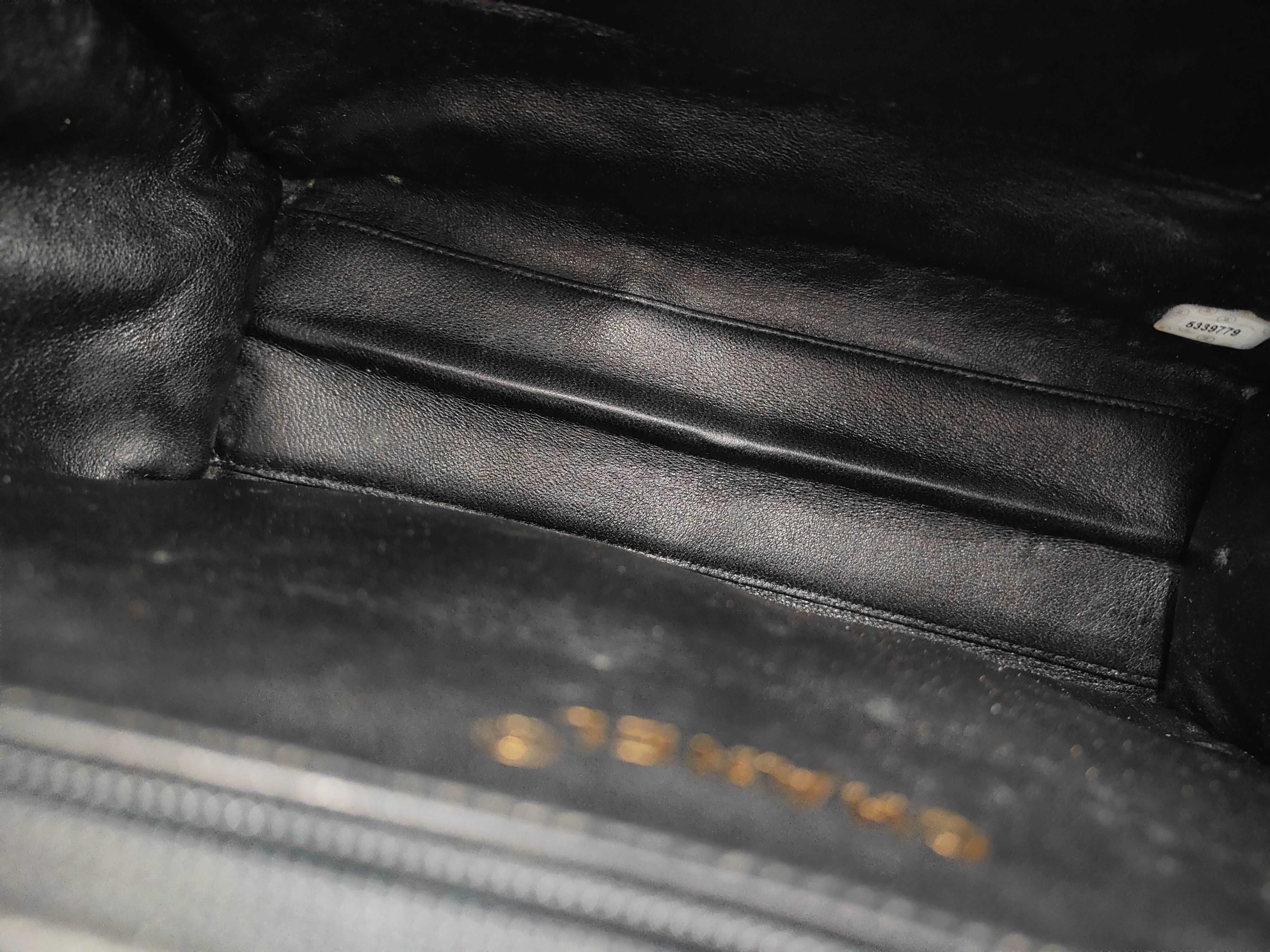 Chain Coco Mark Turnlock Shoulder Bag — view 10