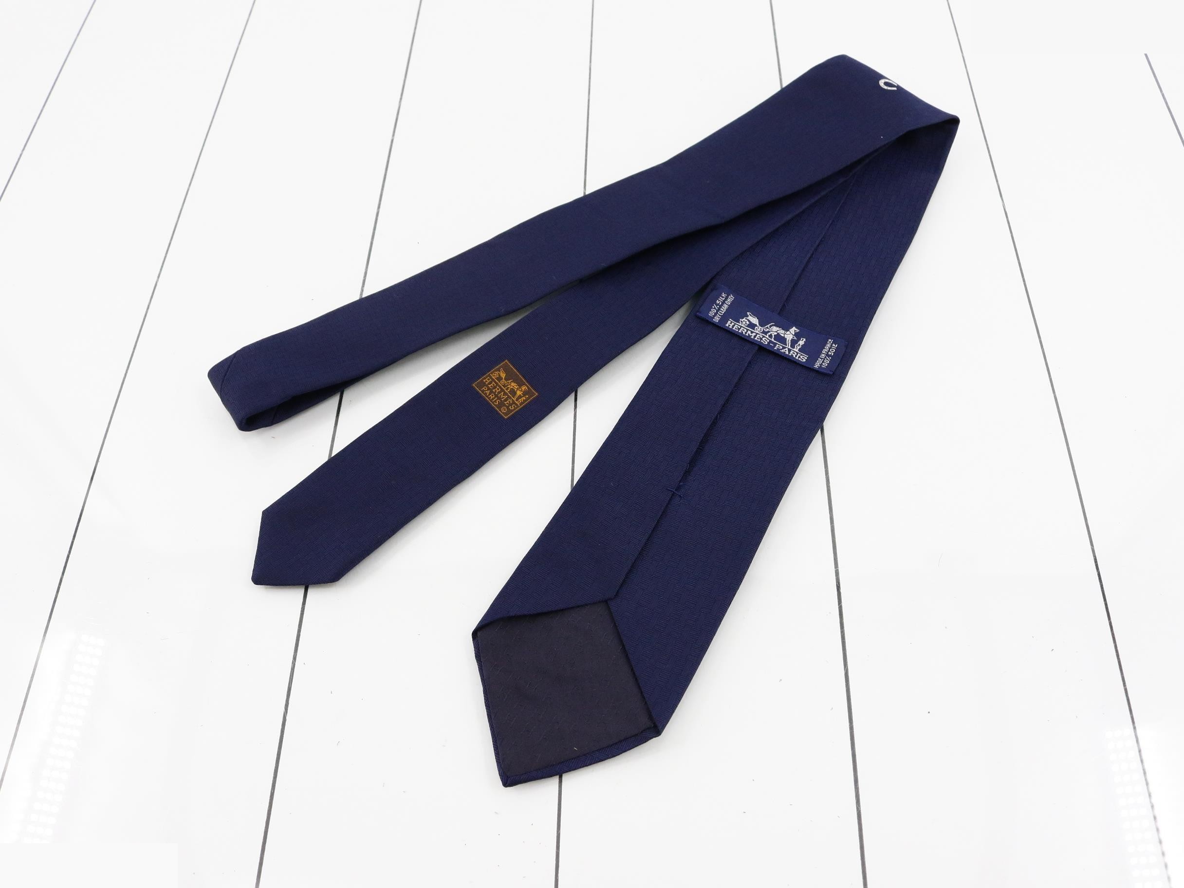 necktie (horseshoe design) — view 2