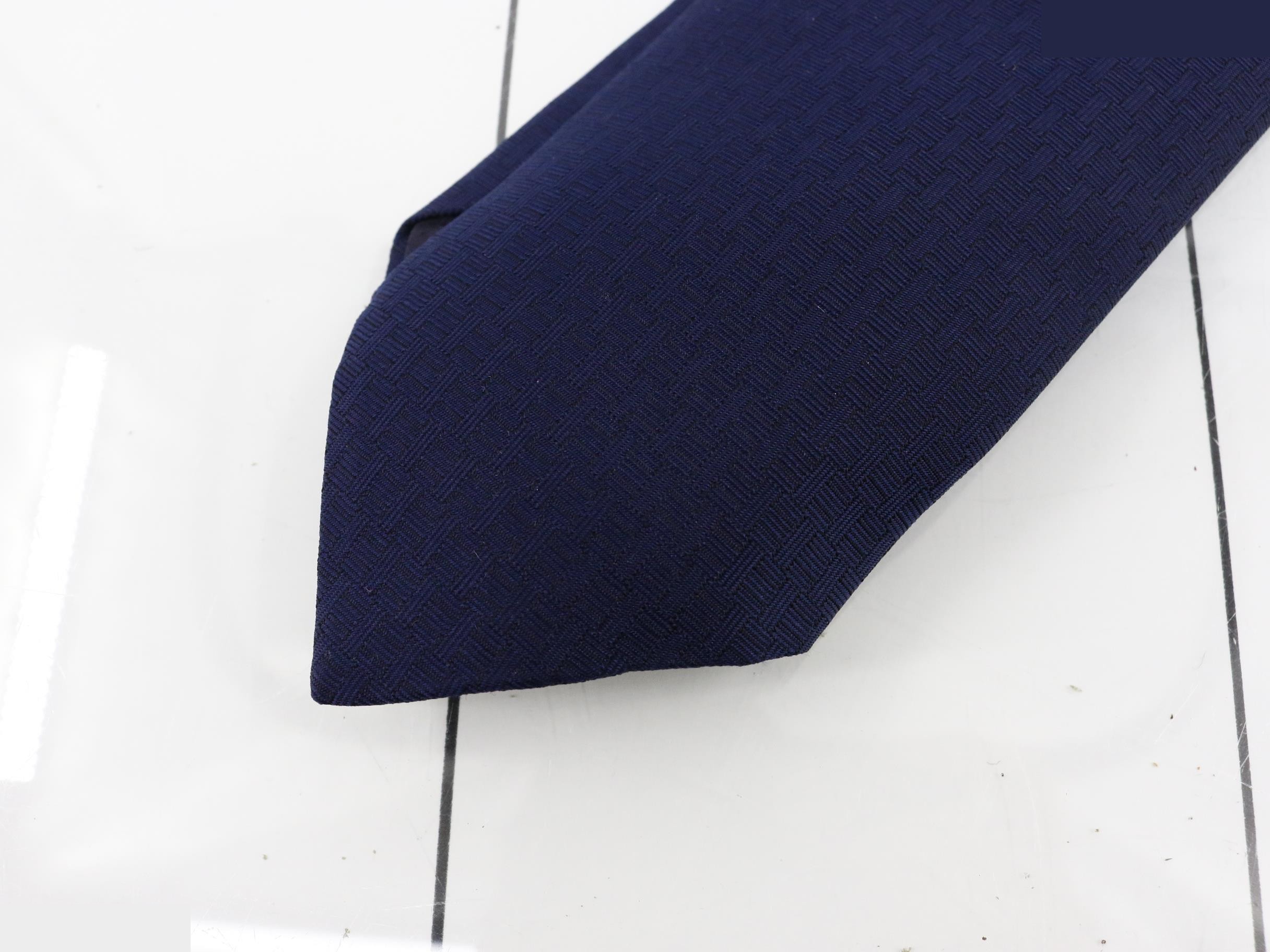 necktie (horseshoe design) — view 3