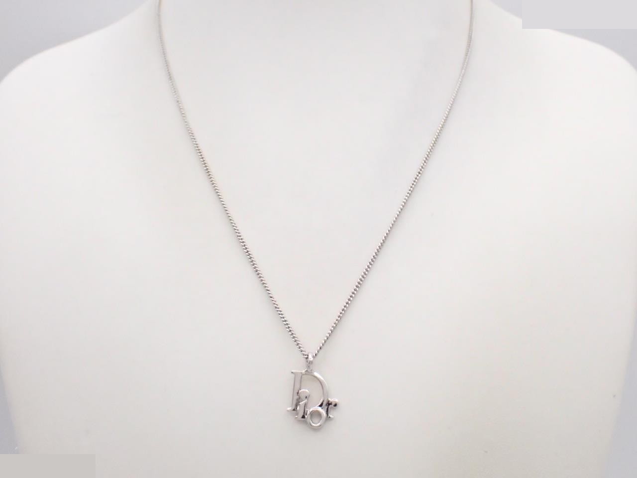 Other lines: Precious metals, necklaces, pendants — view 3