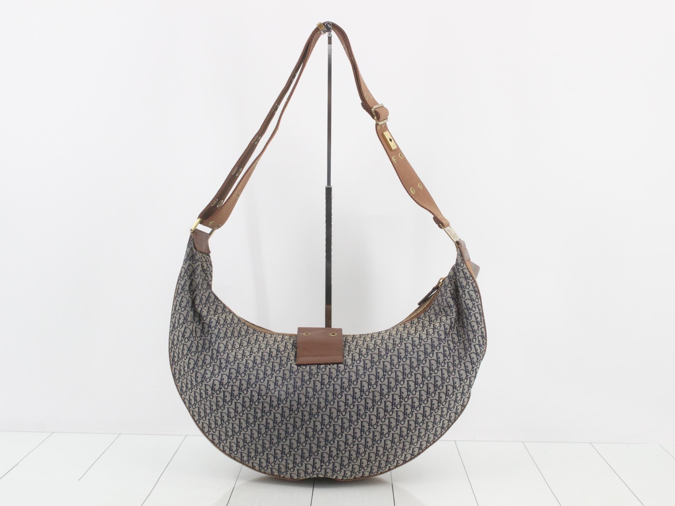 Trotter (Bag) - Shoulder Bag - Street Chic Canvas - Navy — view 2