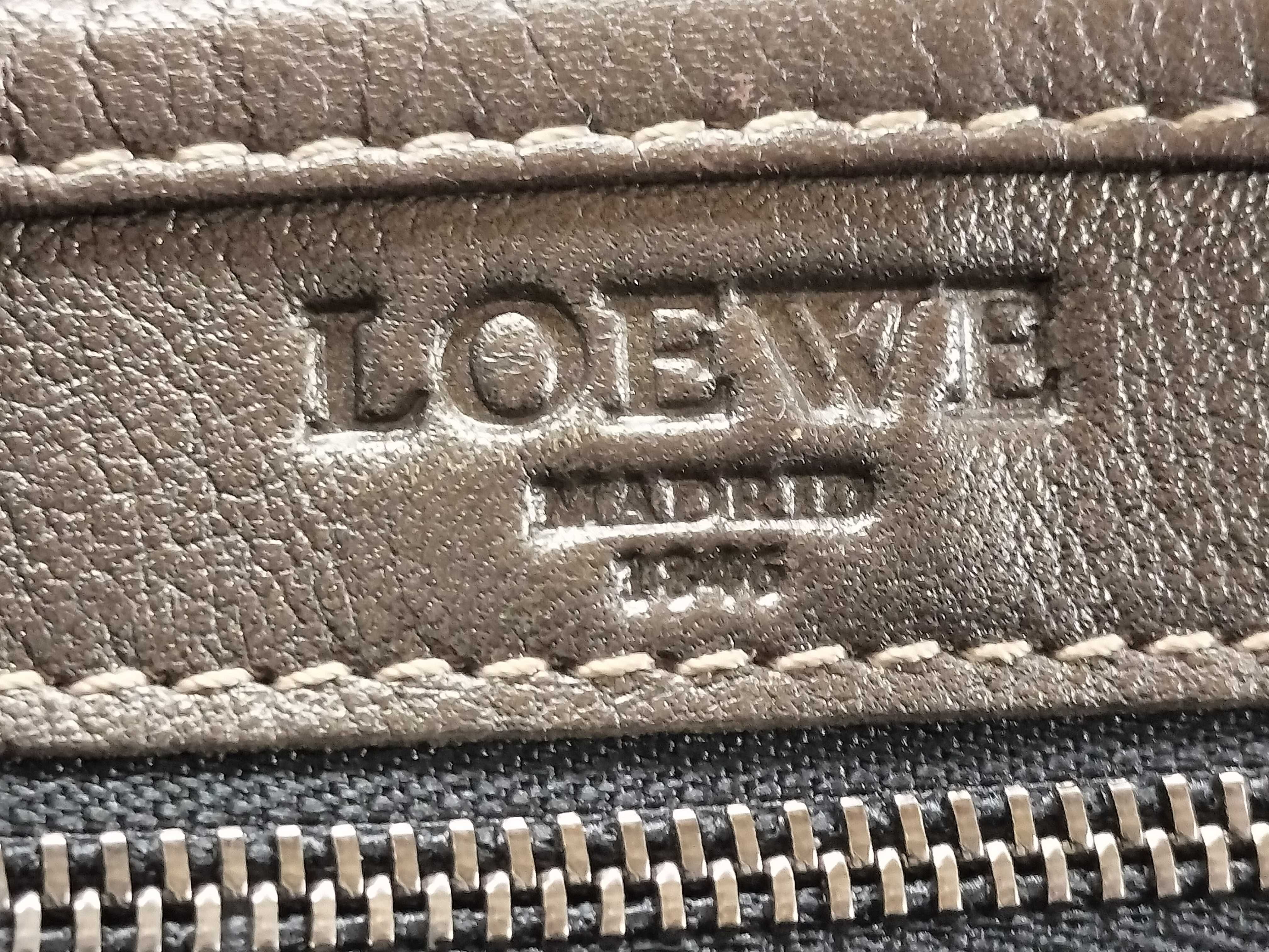 Heritage Leather Shoulder Bag — view 13