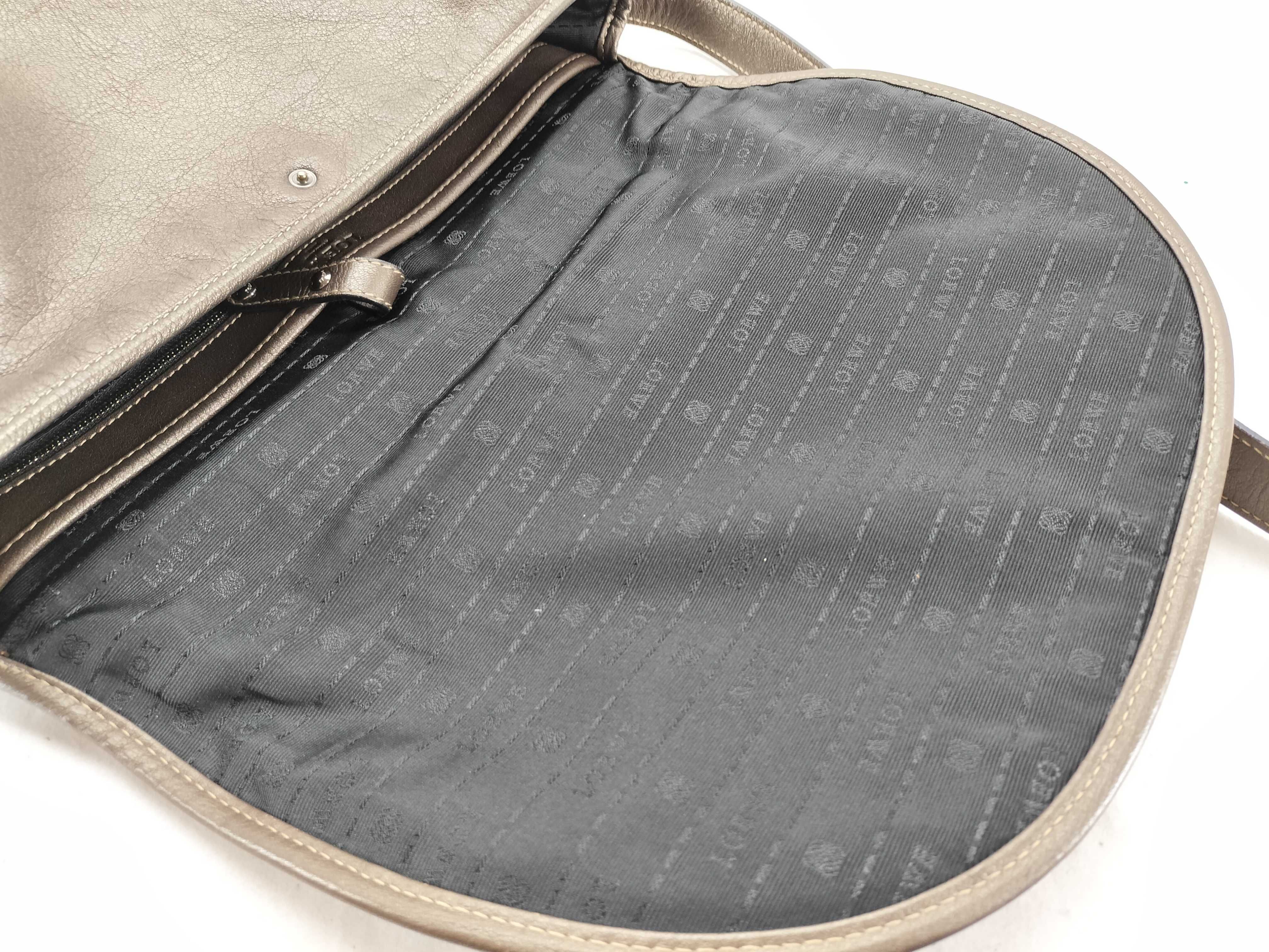 Heritage Leather Shoulder Bag — view 8