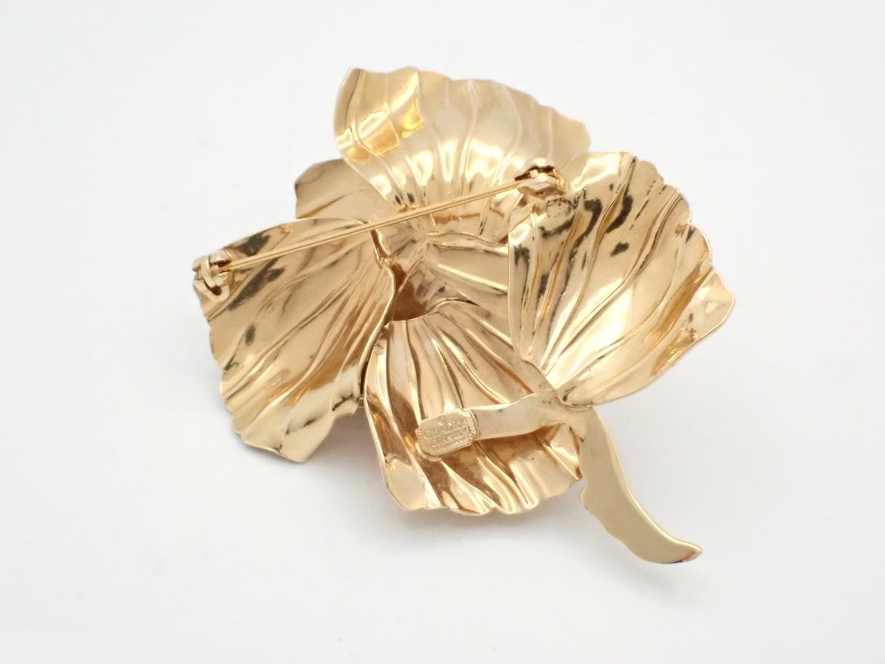 Brooch flower motif gold color — view 2
