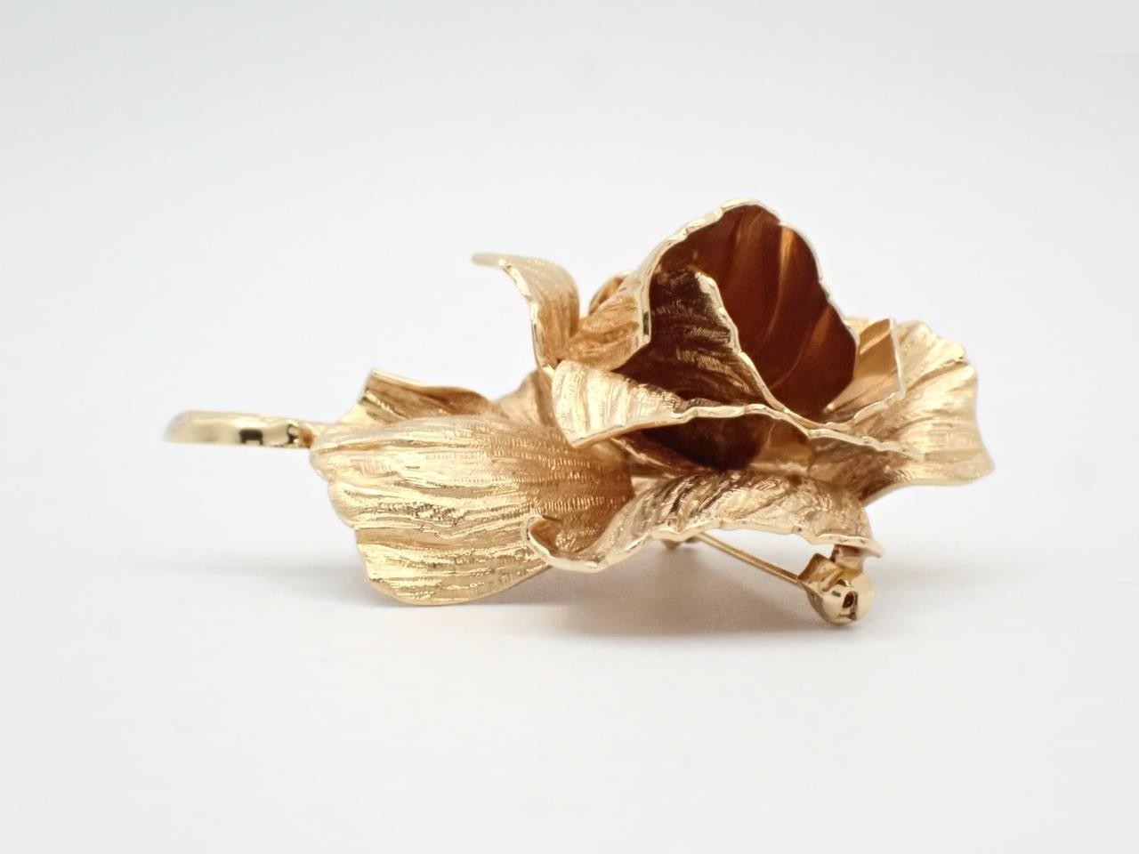 Brooch flower motif gold color — view 3