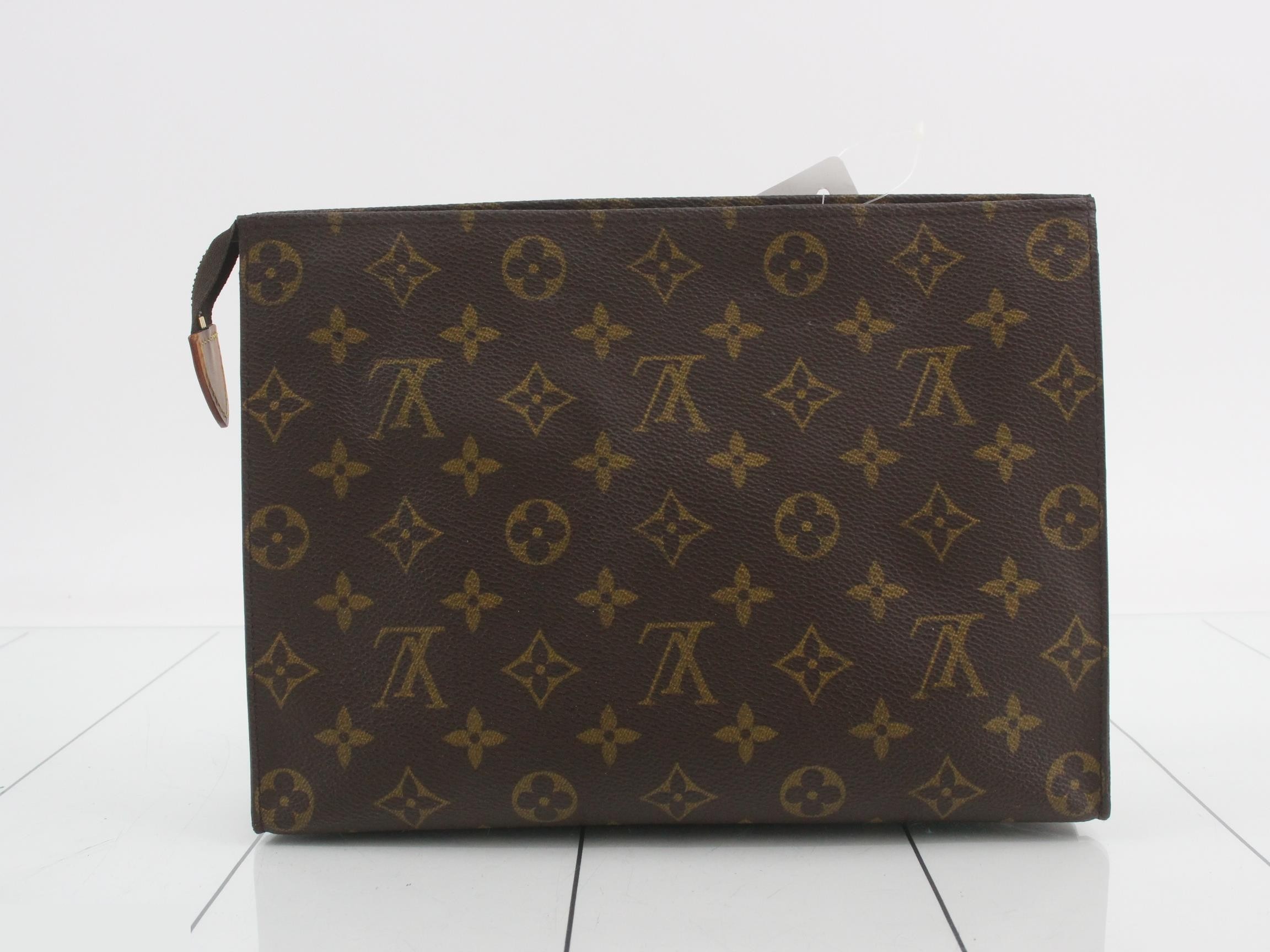 M47542 Monogram Posh Toilette — view 2