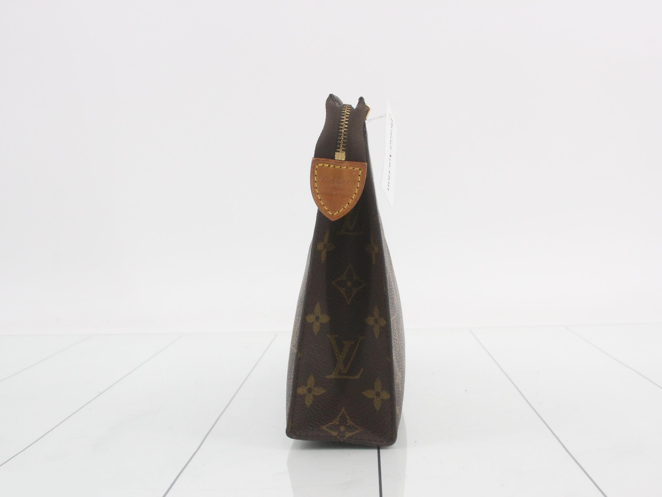 M47542 Monogram Posh Toilette — view 3