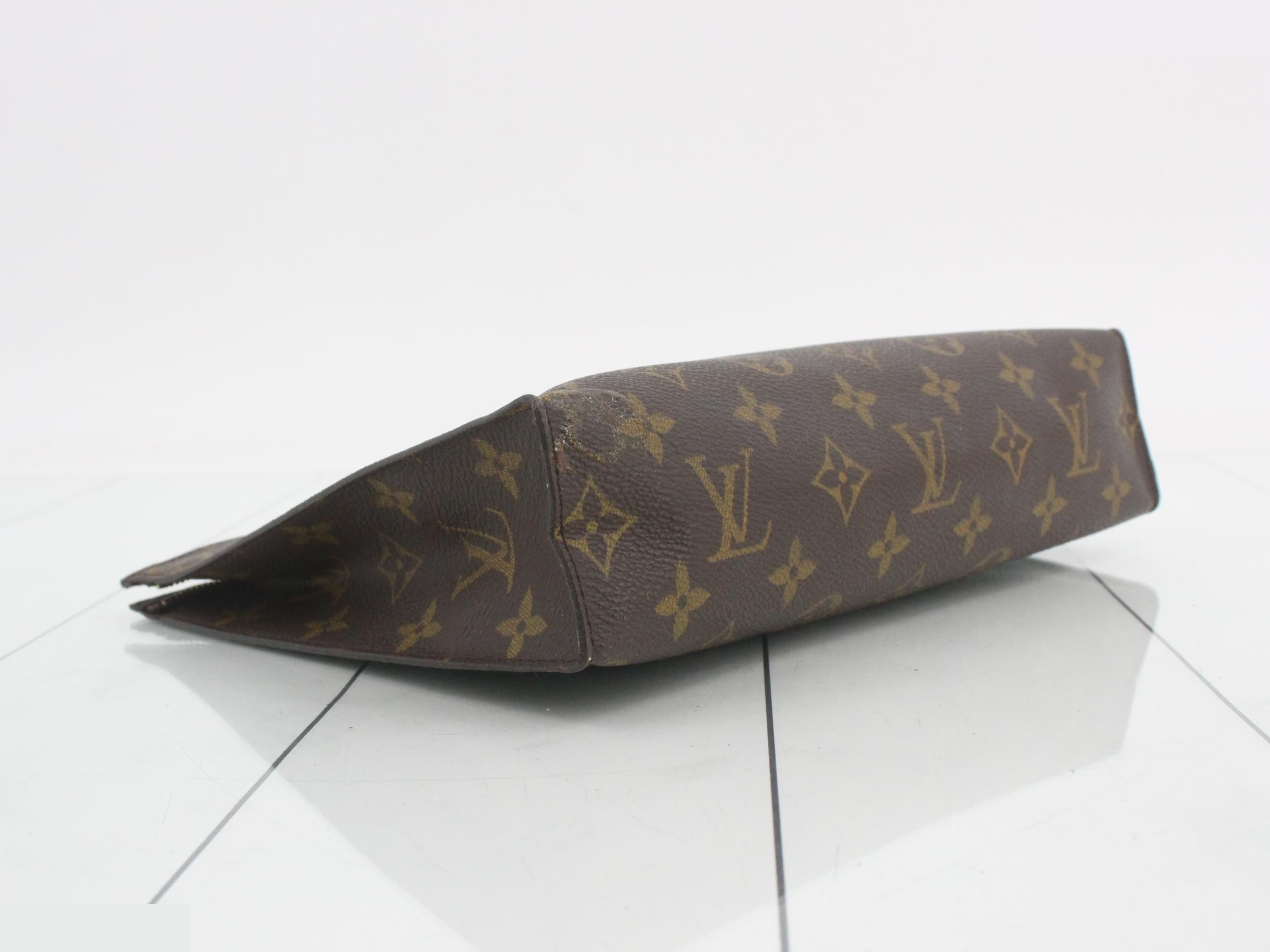 M47542 Monogram Posh Toilette — view 5