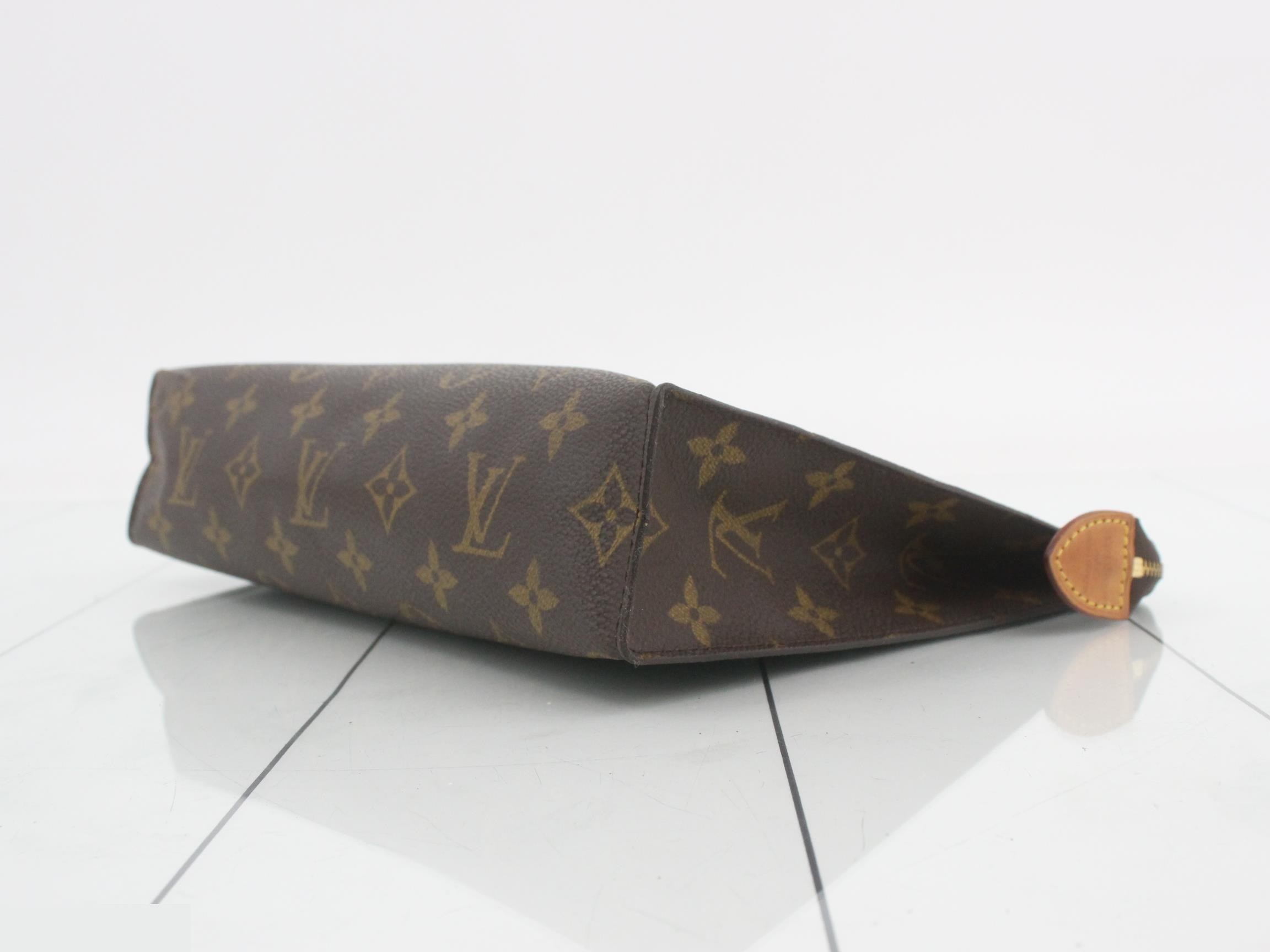M47542 Monogram Posh Toilette — view 6