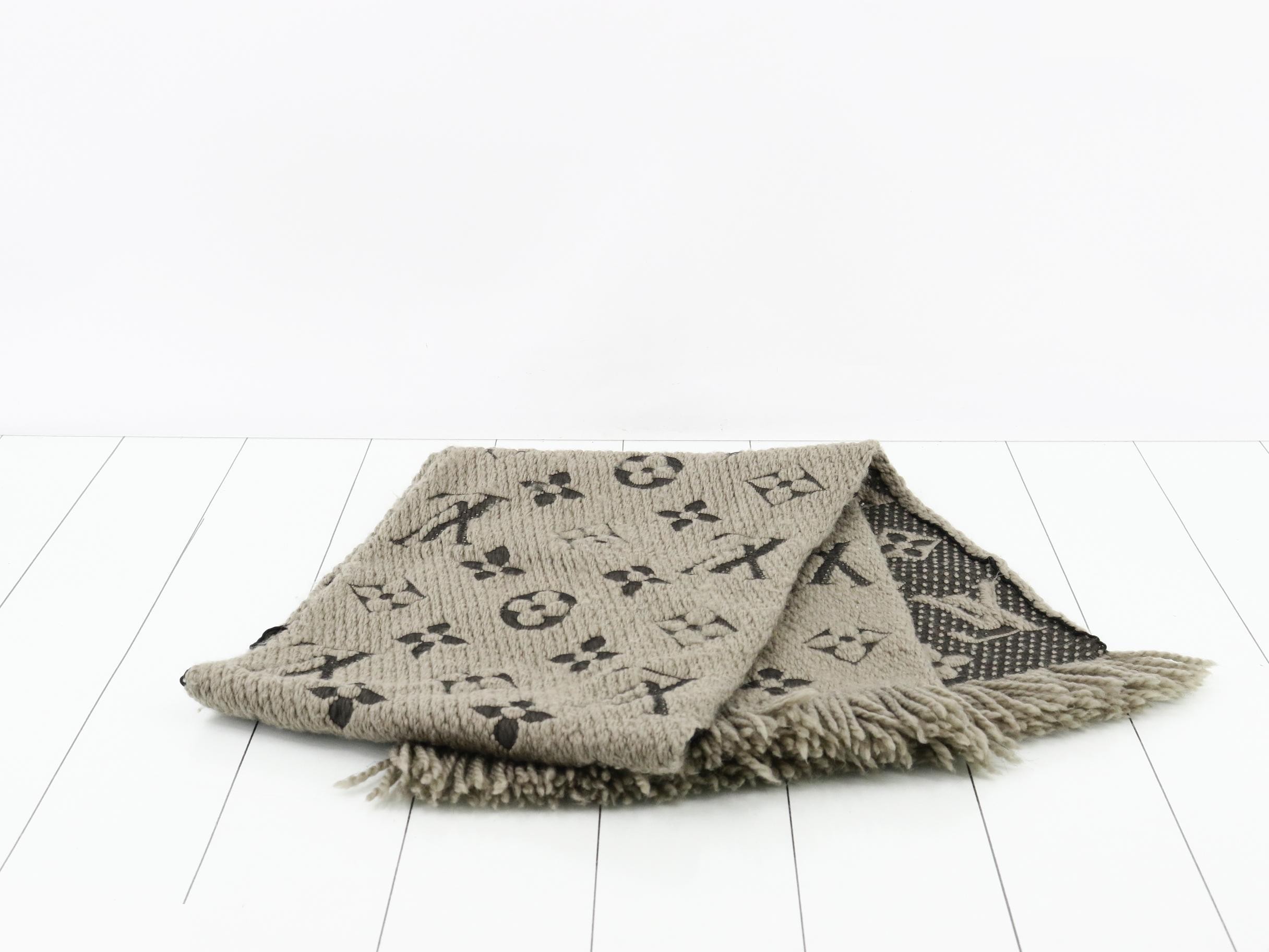 Elshap Logomania Scarf — view 3