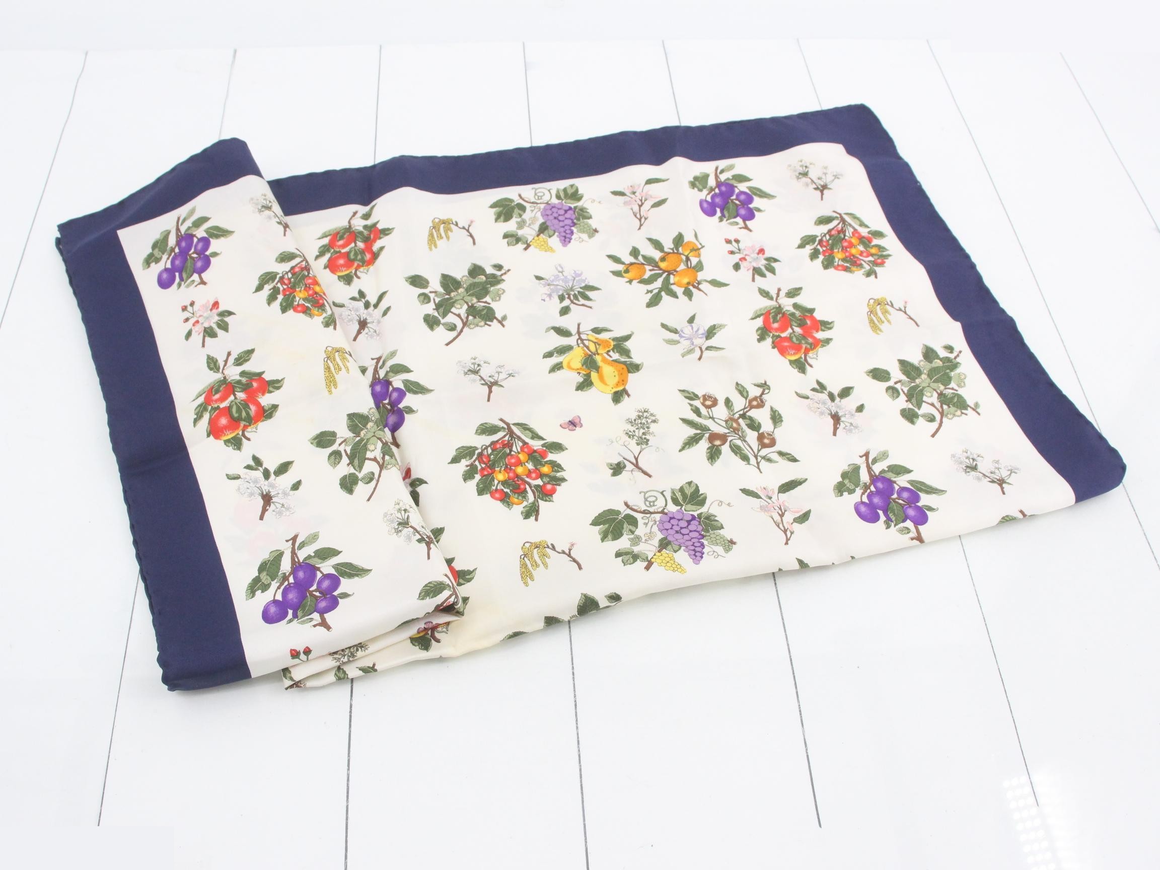 scarf — view 3