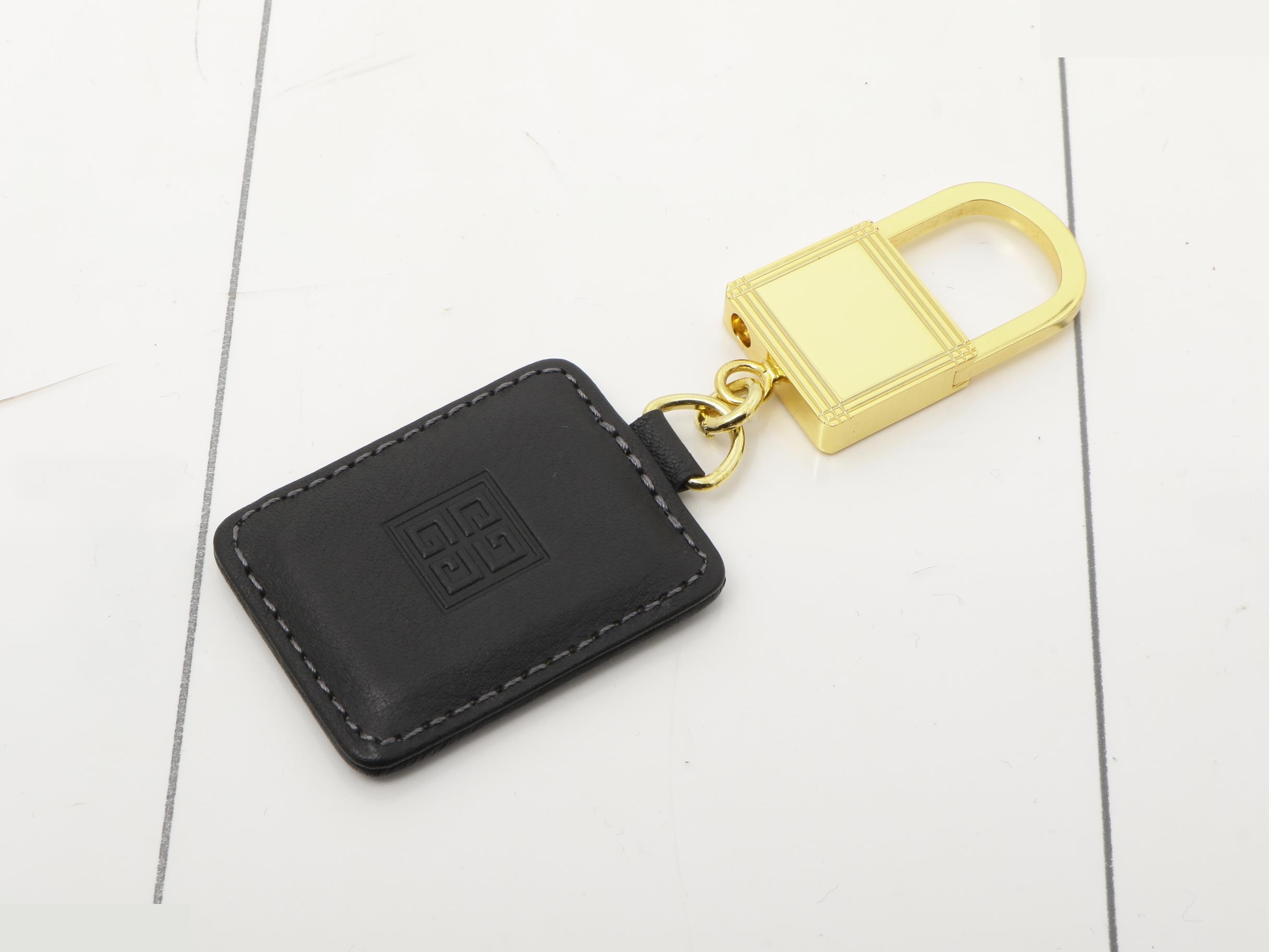 Other items: Small accessories, phone straps, keychains — view 2