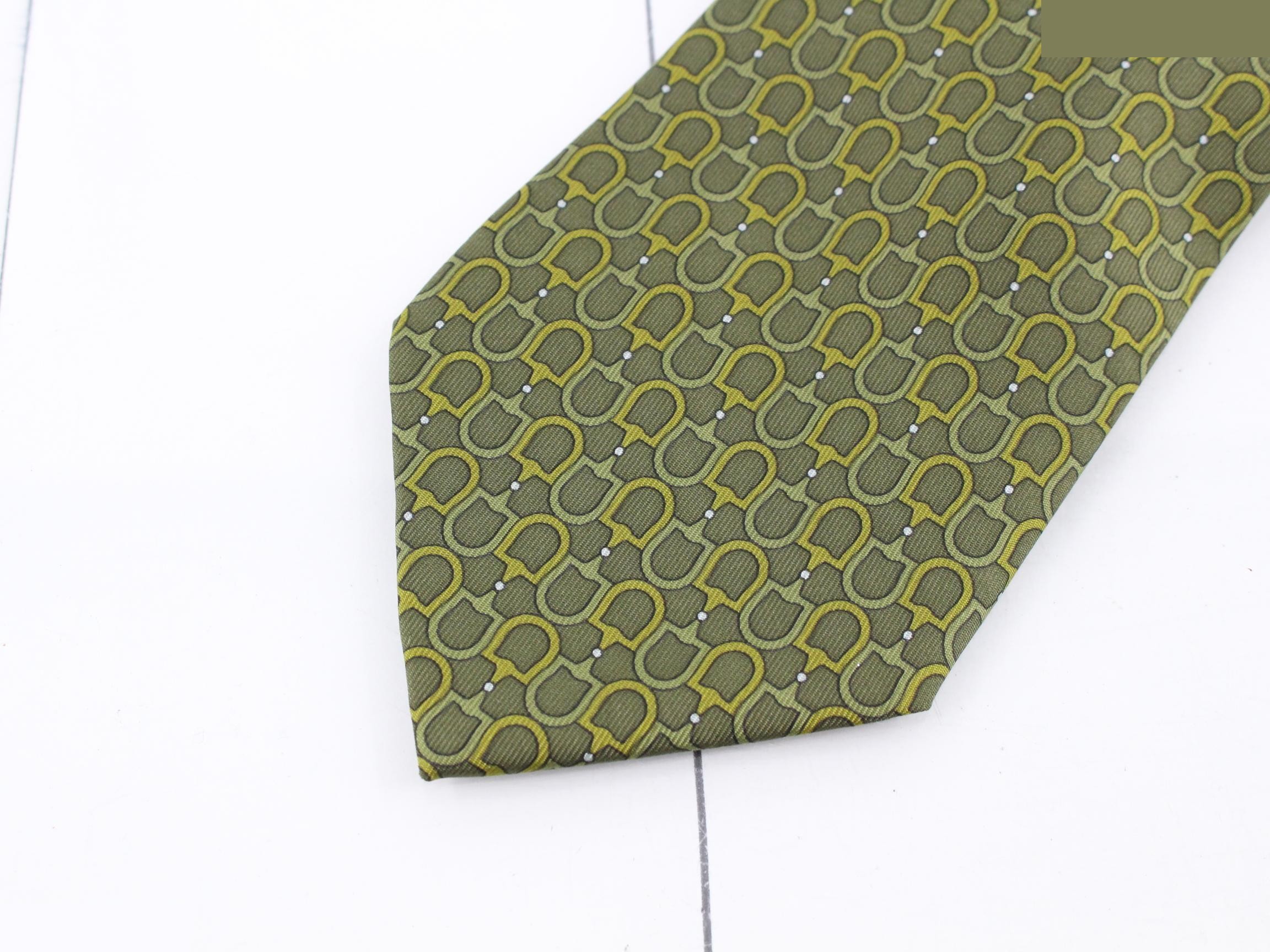 New with tags attached: Gucci tie — view 3