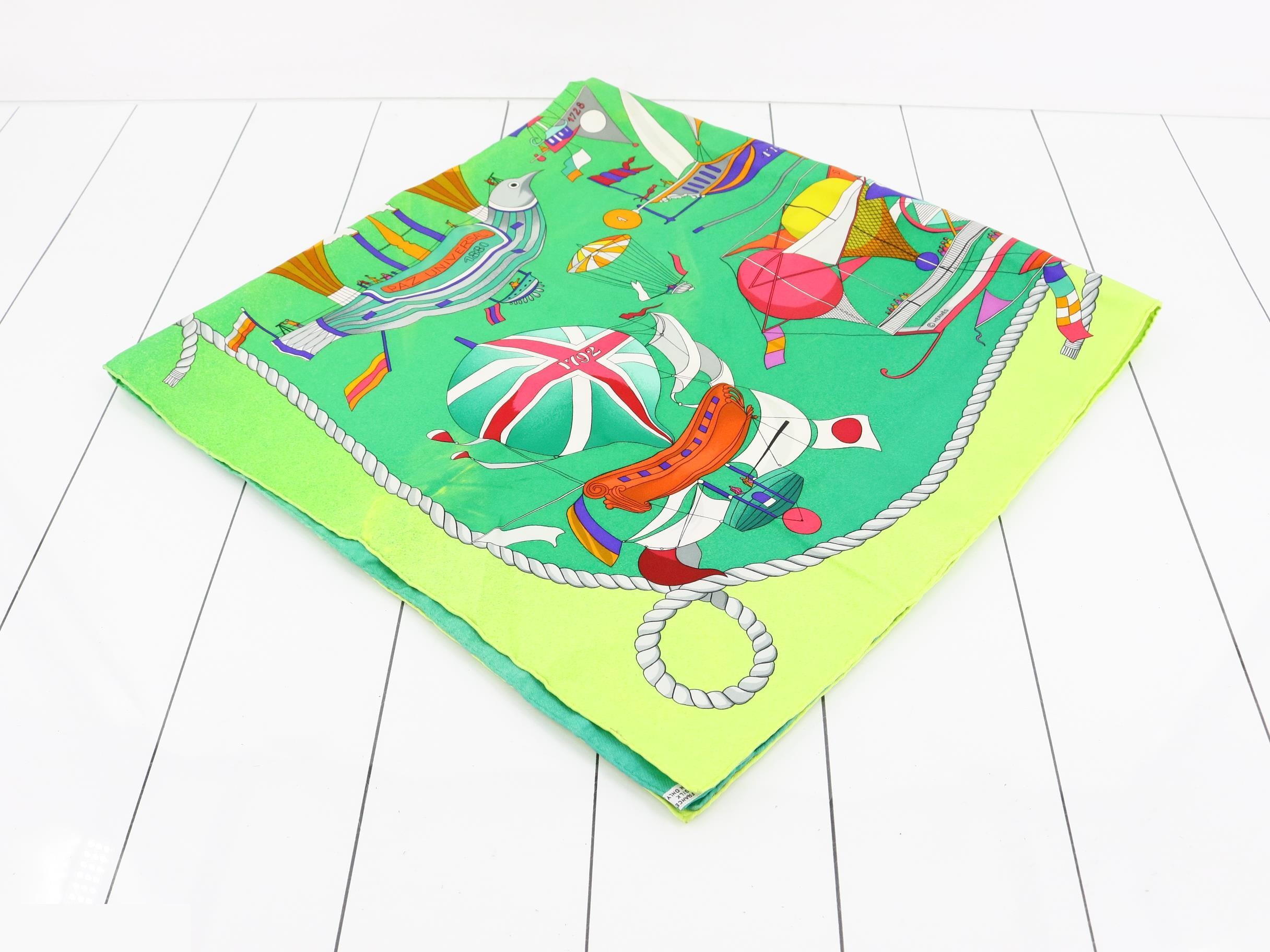 Scarf, Carre 90 — view 2