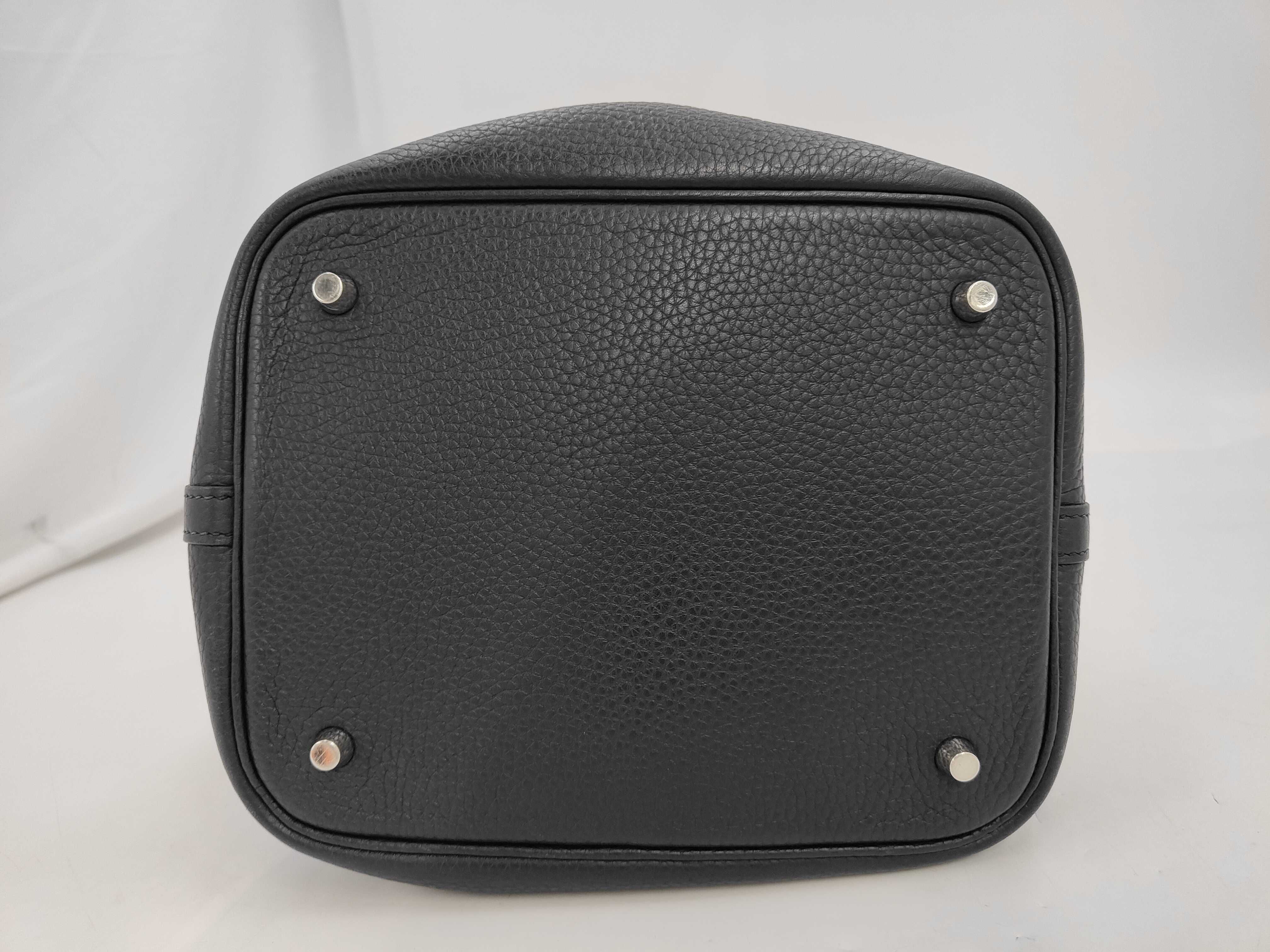 Picotin Lock 22 MM Taurillon Clemence Leather Handbag, Black, Silver Hardware — view 6