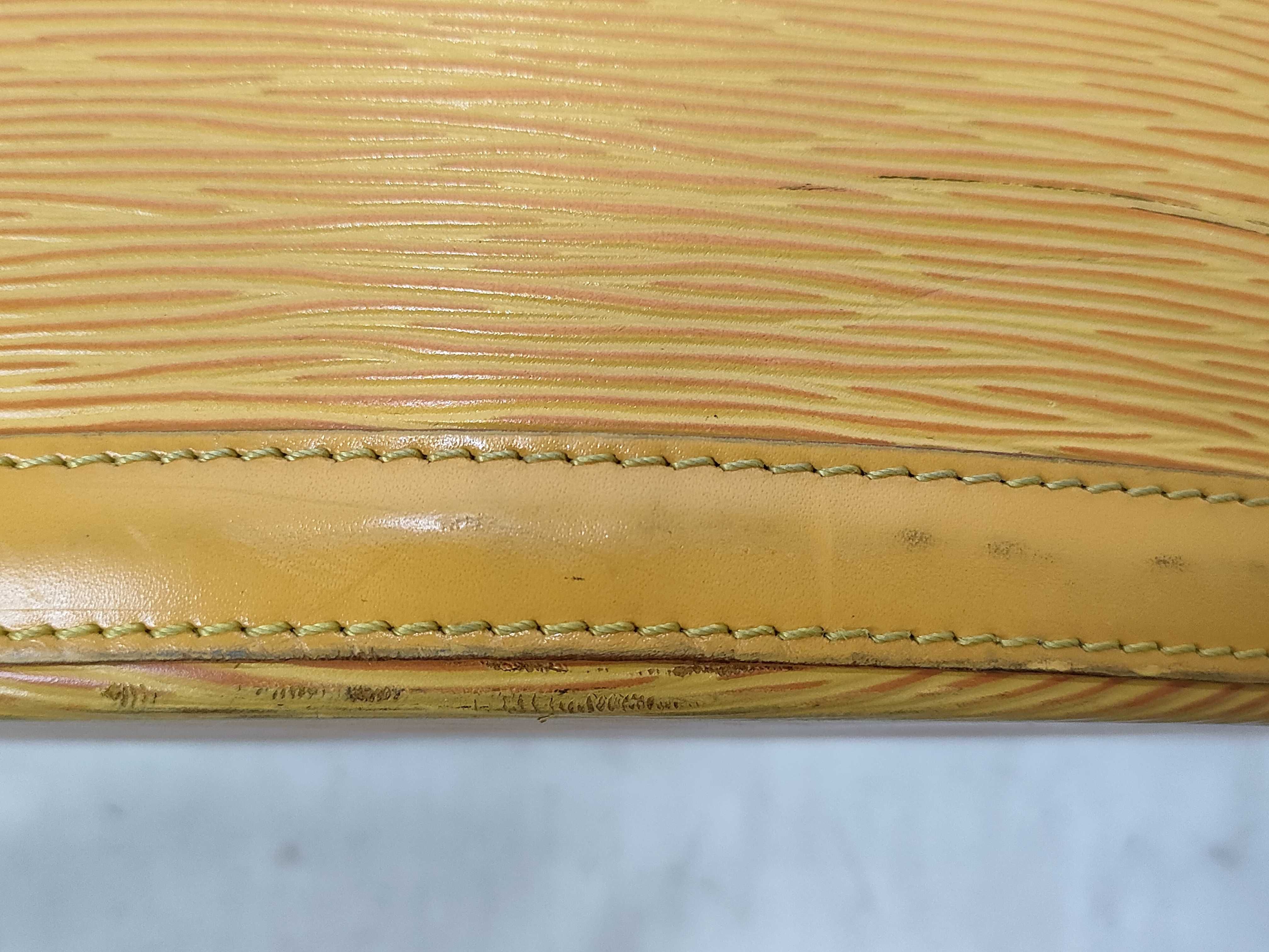 Epi Saint Jacques Poignee Long Shoulder Bag — view 15