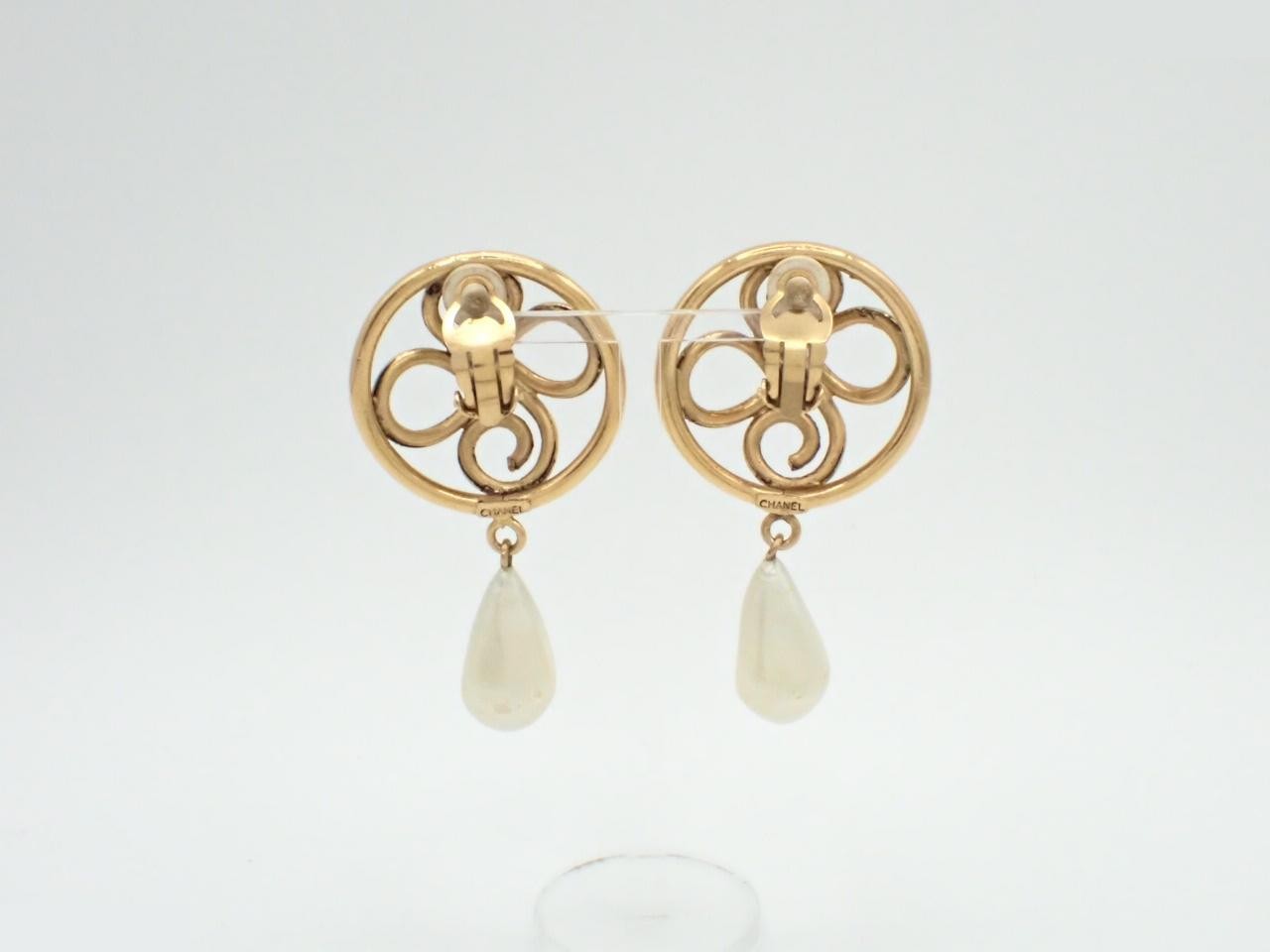Vintage Classic (Precious Metal) Earrings — view 2
