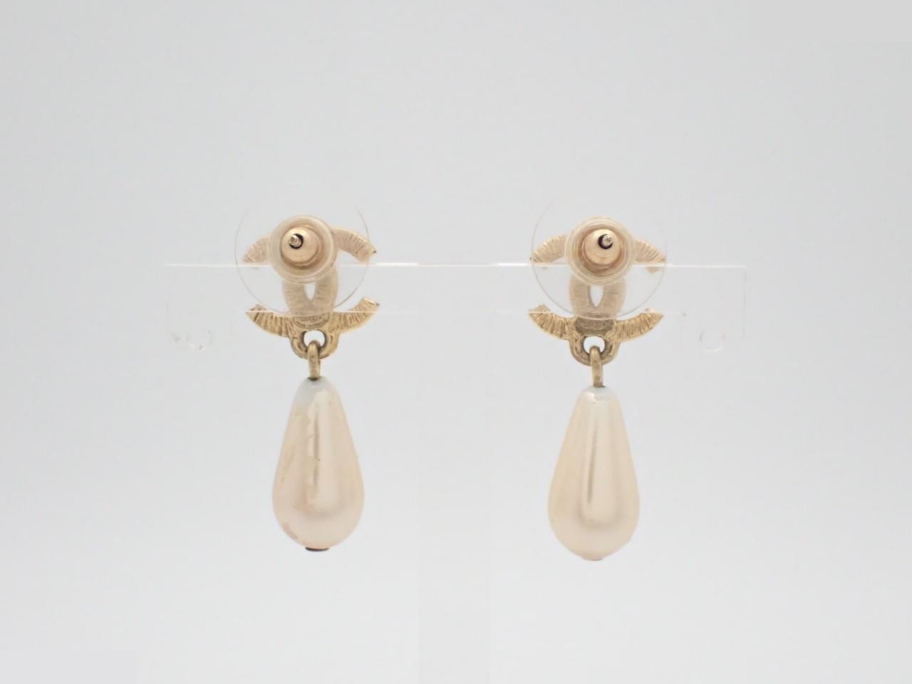 Earrings, teardrop shape — view 2