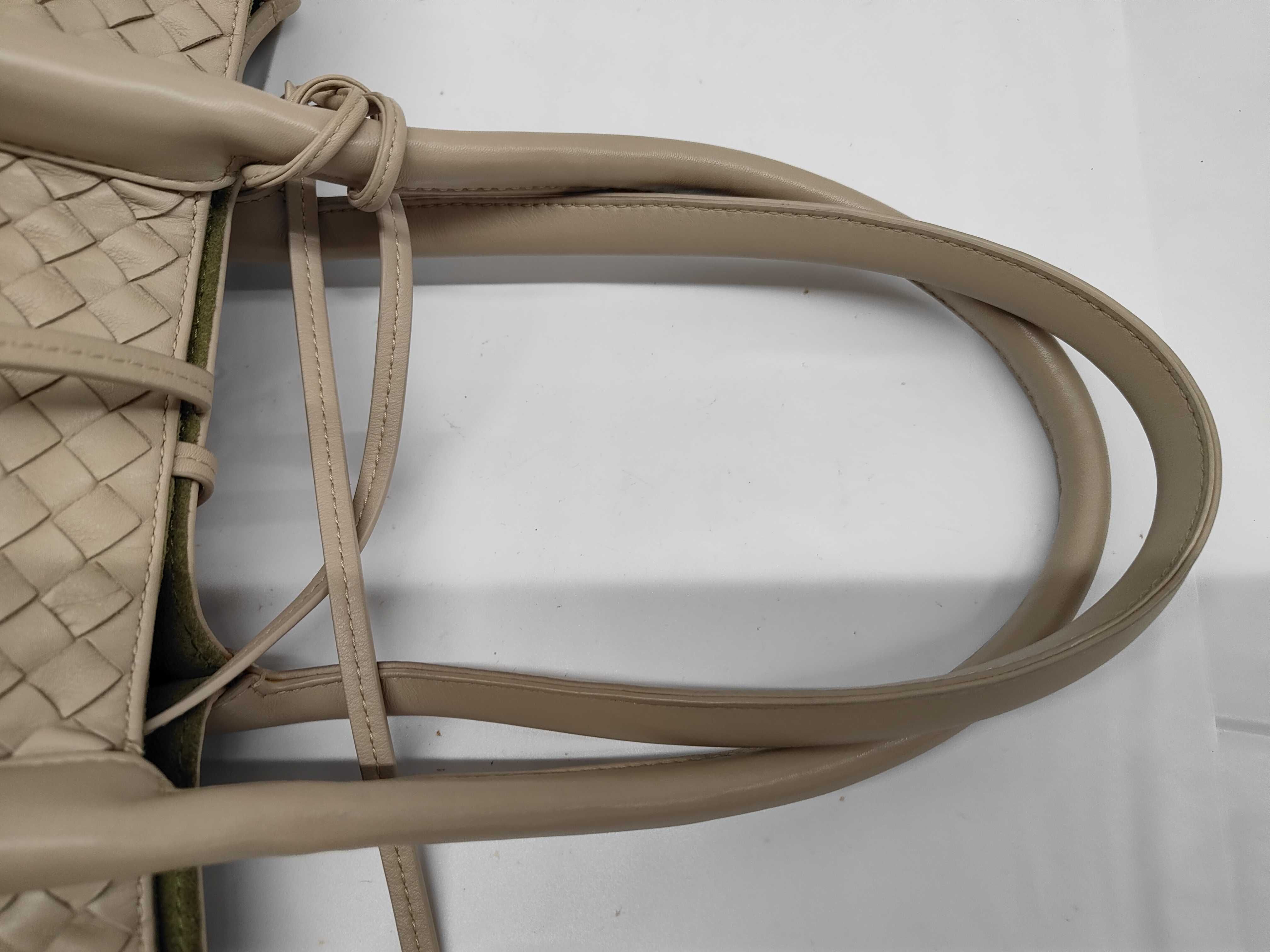 Pinacoteca current model Intrecciato tote bag with pouch. Retail price: ¥671,000. 2026 model tote bag. — view 6