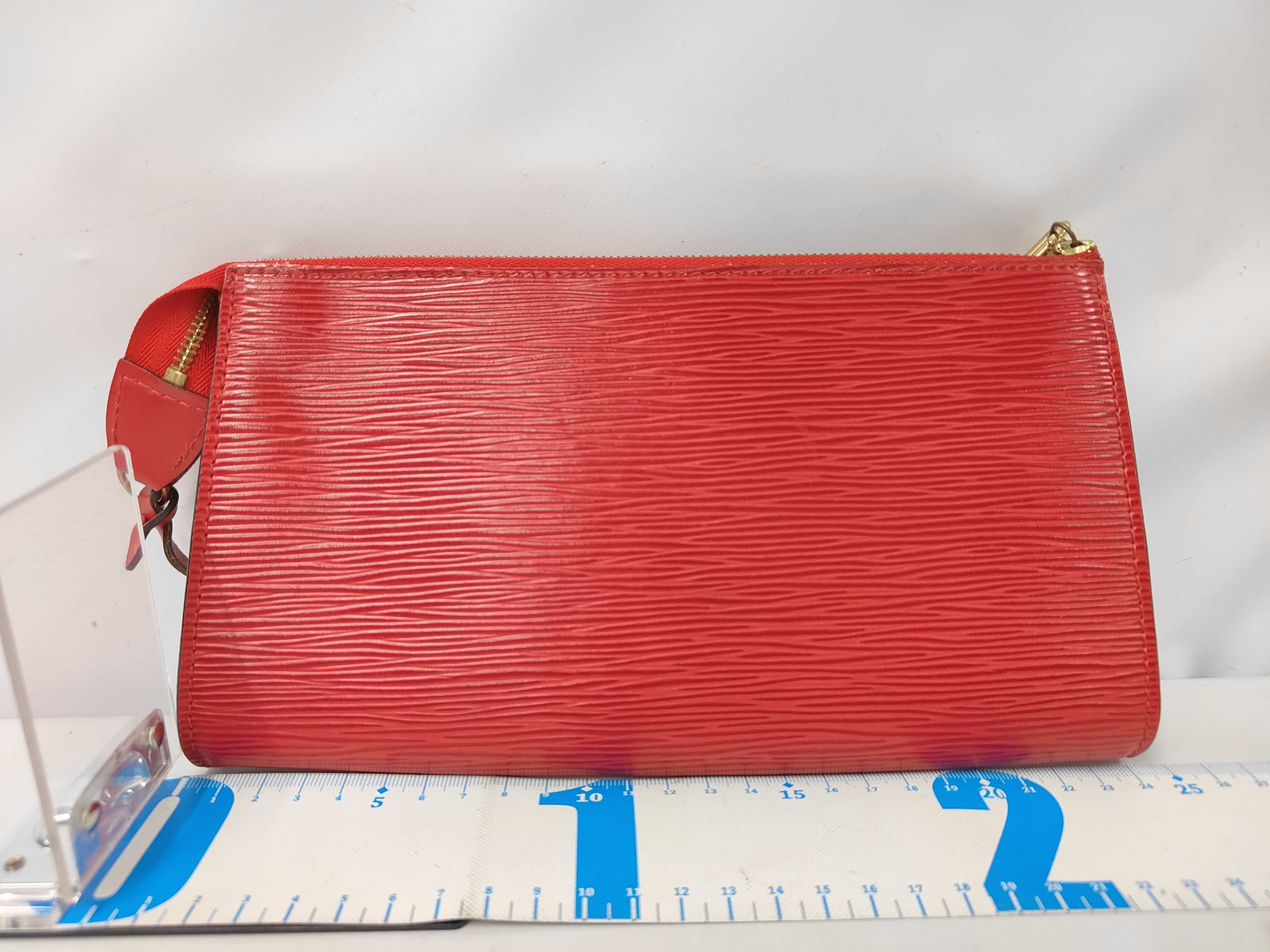 Epi Pochette Accessoires Castilian Red AR0918 Pouch — view 2