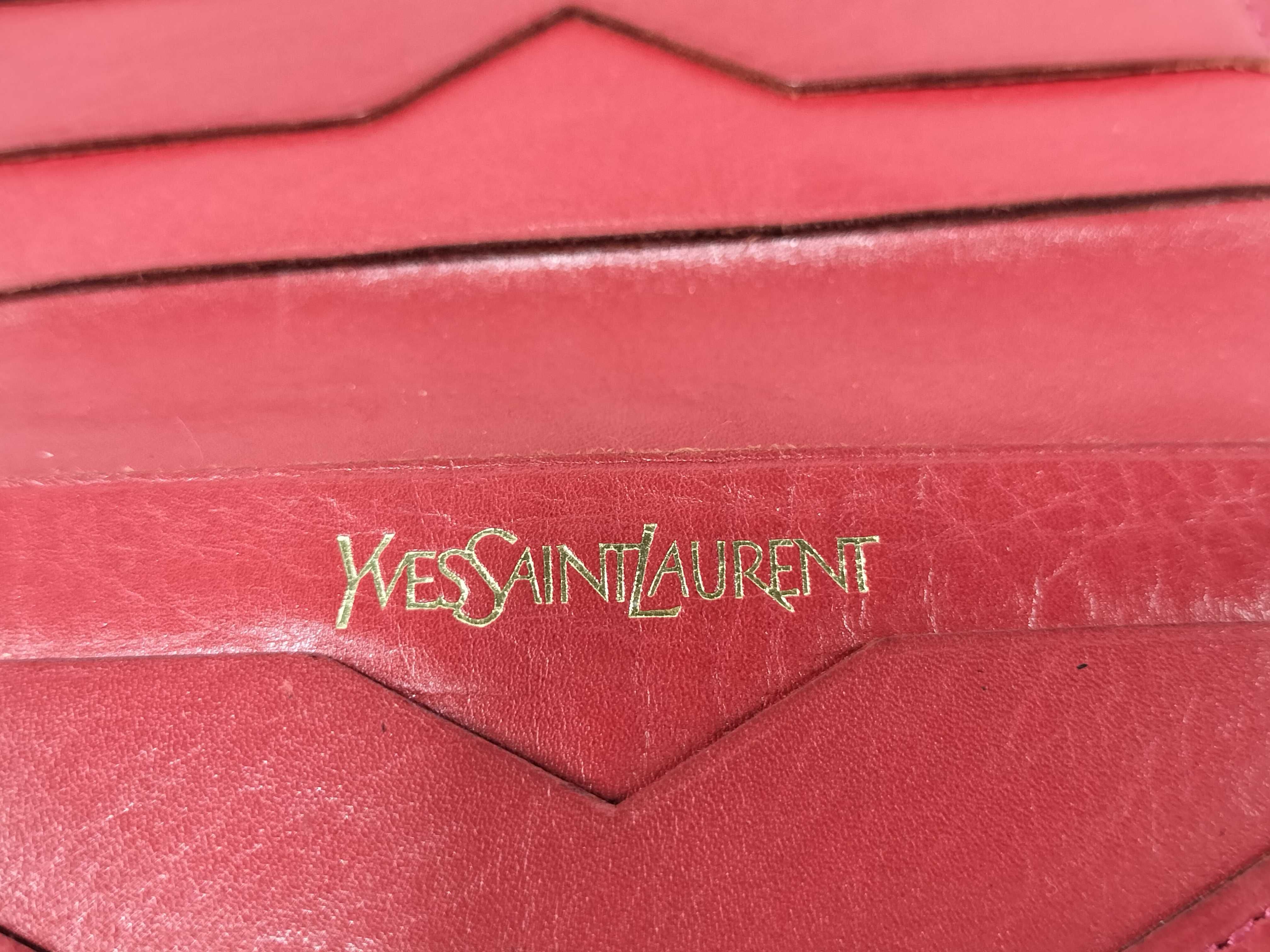 leather folding wallet with logo and studs. — view 11