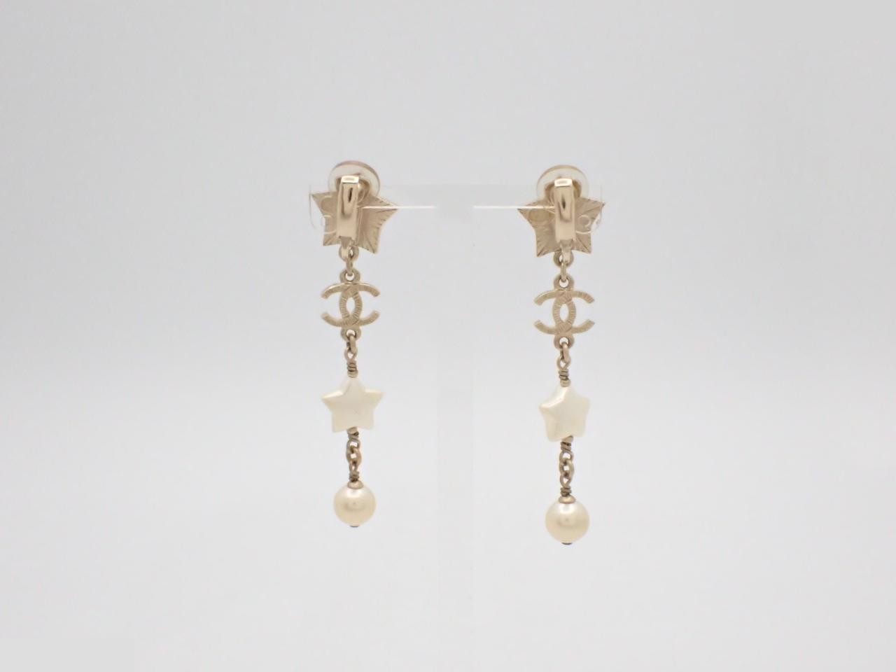 Earrings, Coco Mark design, gold, pearl — view 2