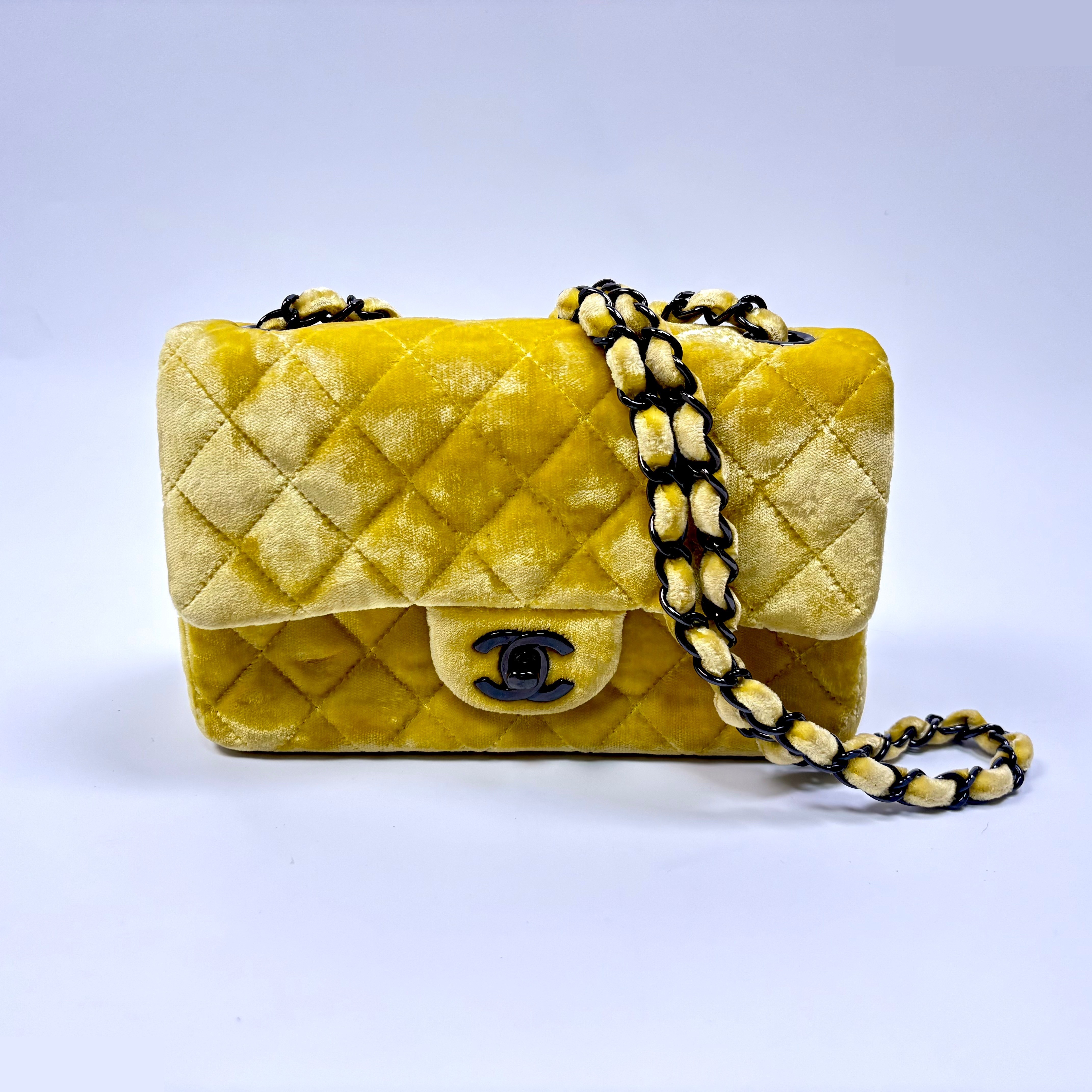 Matelassé Velour (Bag) - Shoulder Bag — view 2