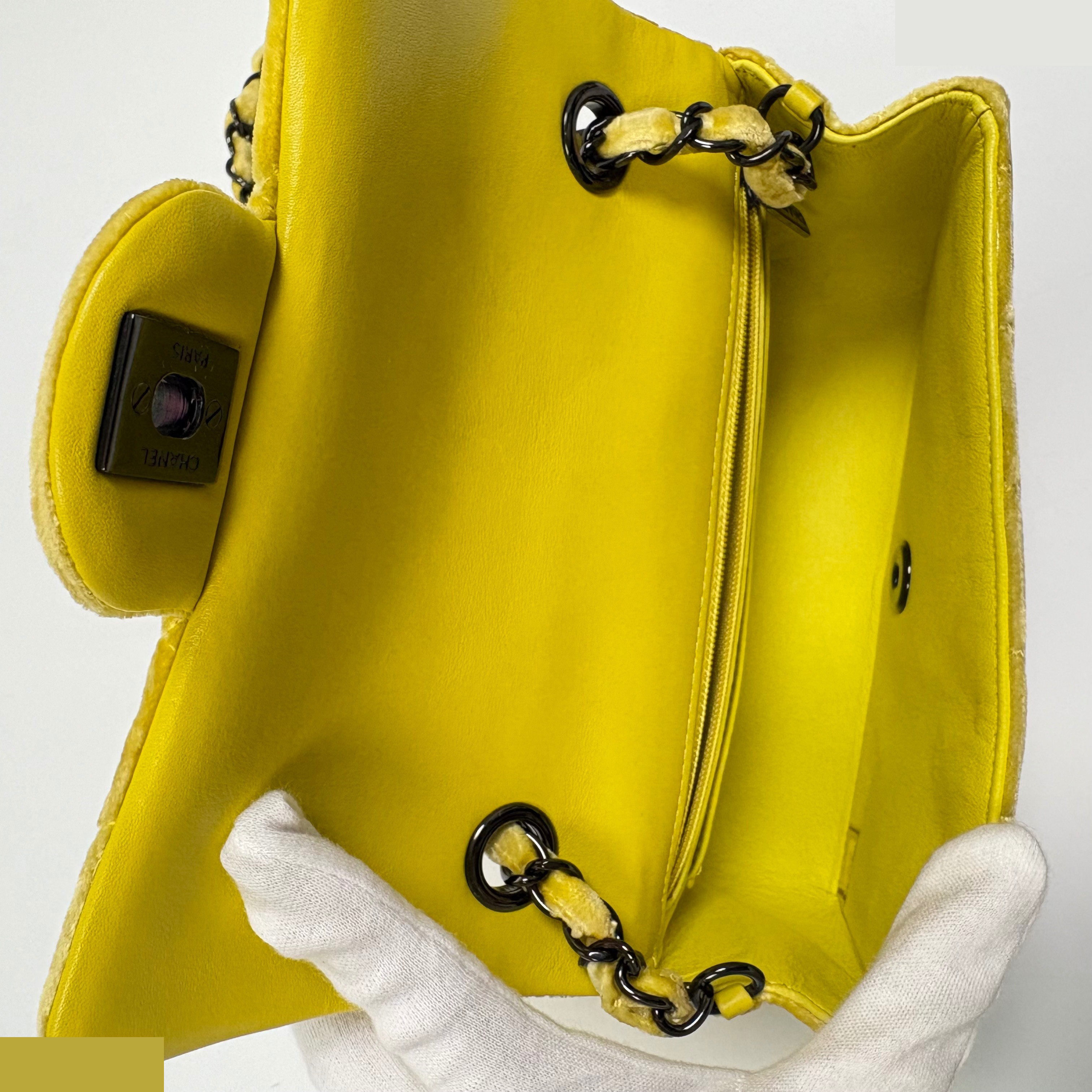 Matelassé Velour (Bag) - Shoulder Bag — view 12
