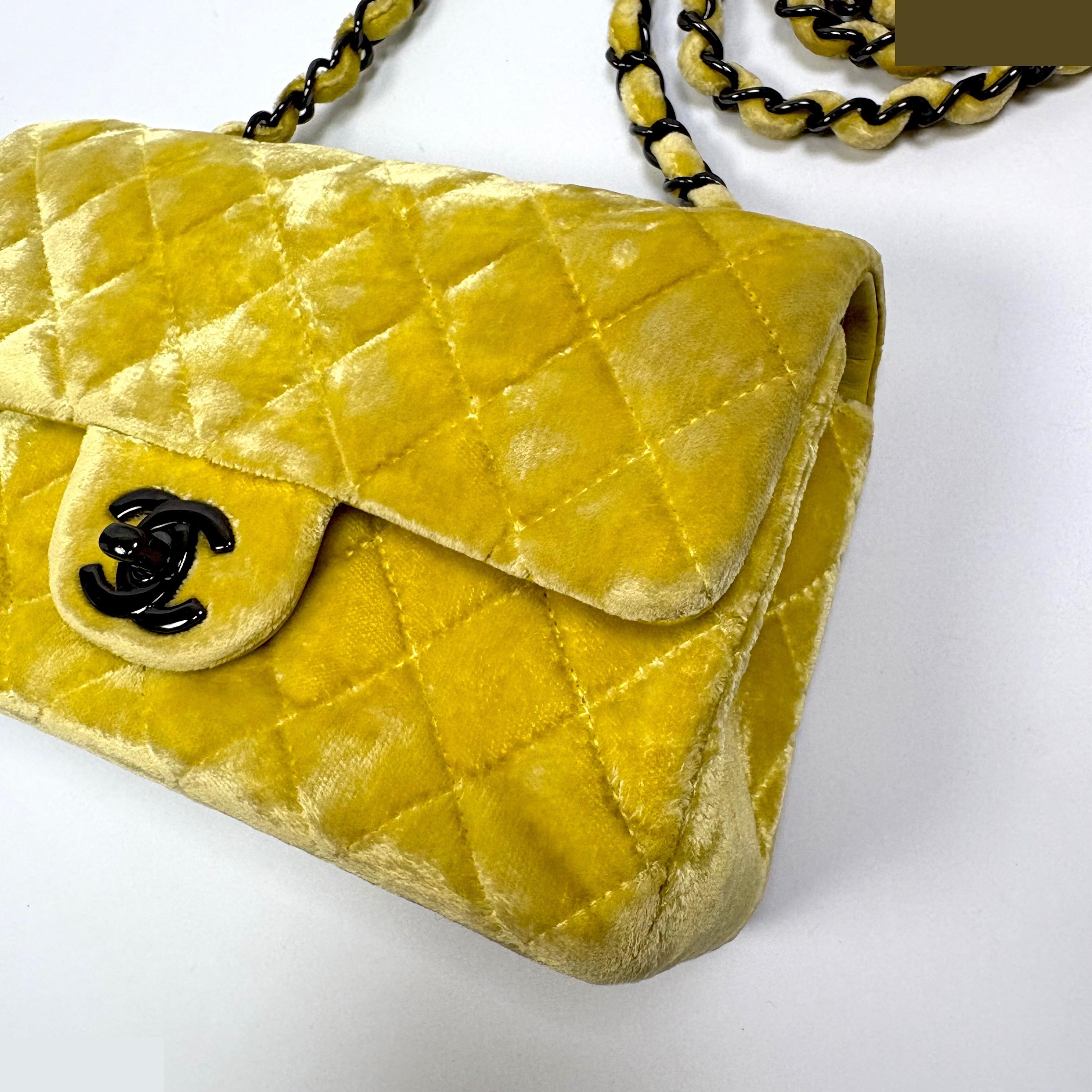 Matelassé Velour (Bag) - Shoulder Bag — view 3